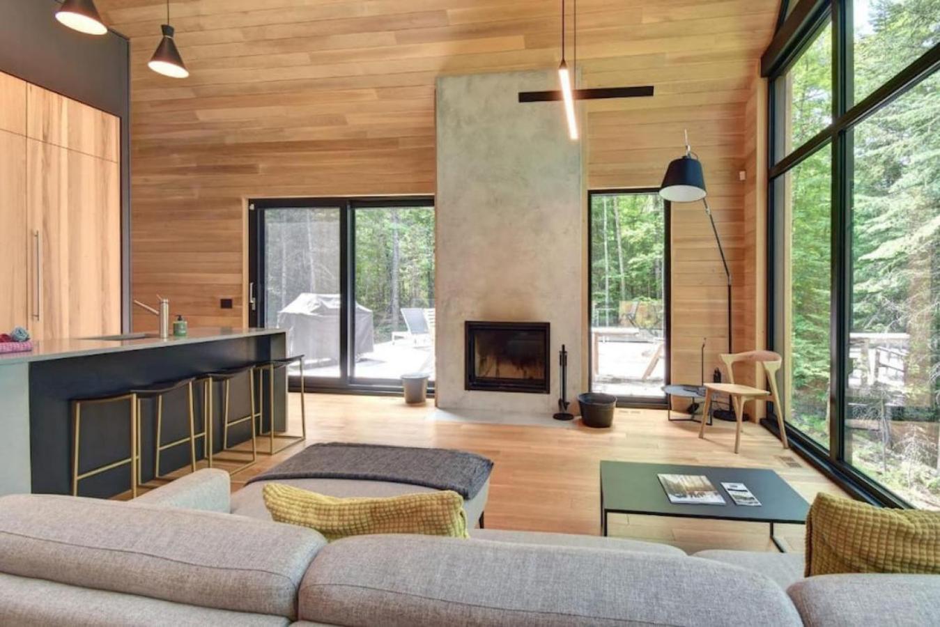 1 Impasse du Cardinal - Lac Superior Chalet w Spa Sauna & Games Room