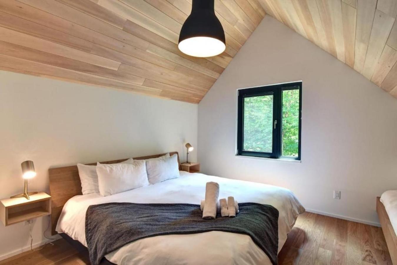 1 Impasse du Cardinal - Lac Superior Chalet w Spa Sauna & Games Room