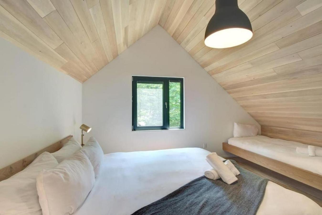 1 Impasse du Cardinal - Lac Superior Chalet w Spa Sauna & Games Room