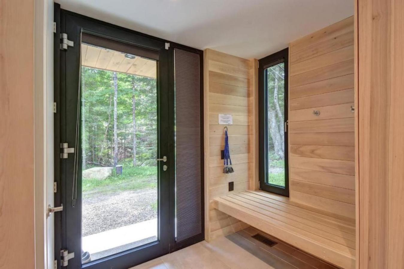 1 Impasse du Cardinal - Lac Superior Chalet w Spa Sauna & Games Room