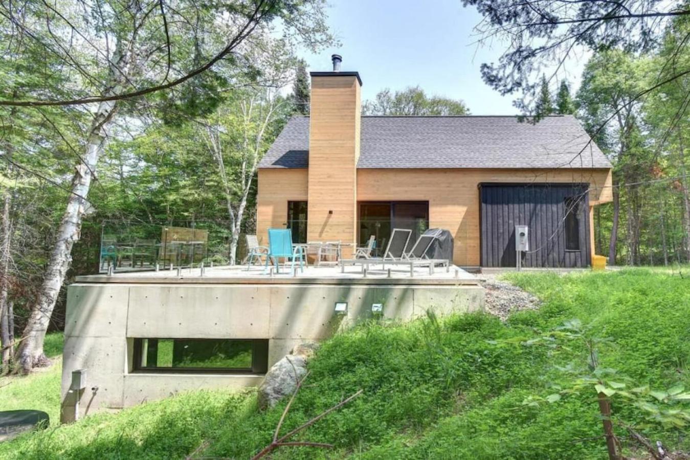 1 Impasse du Cardinal - Lac Superior Chalet w Spa Sauna & Games Room