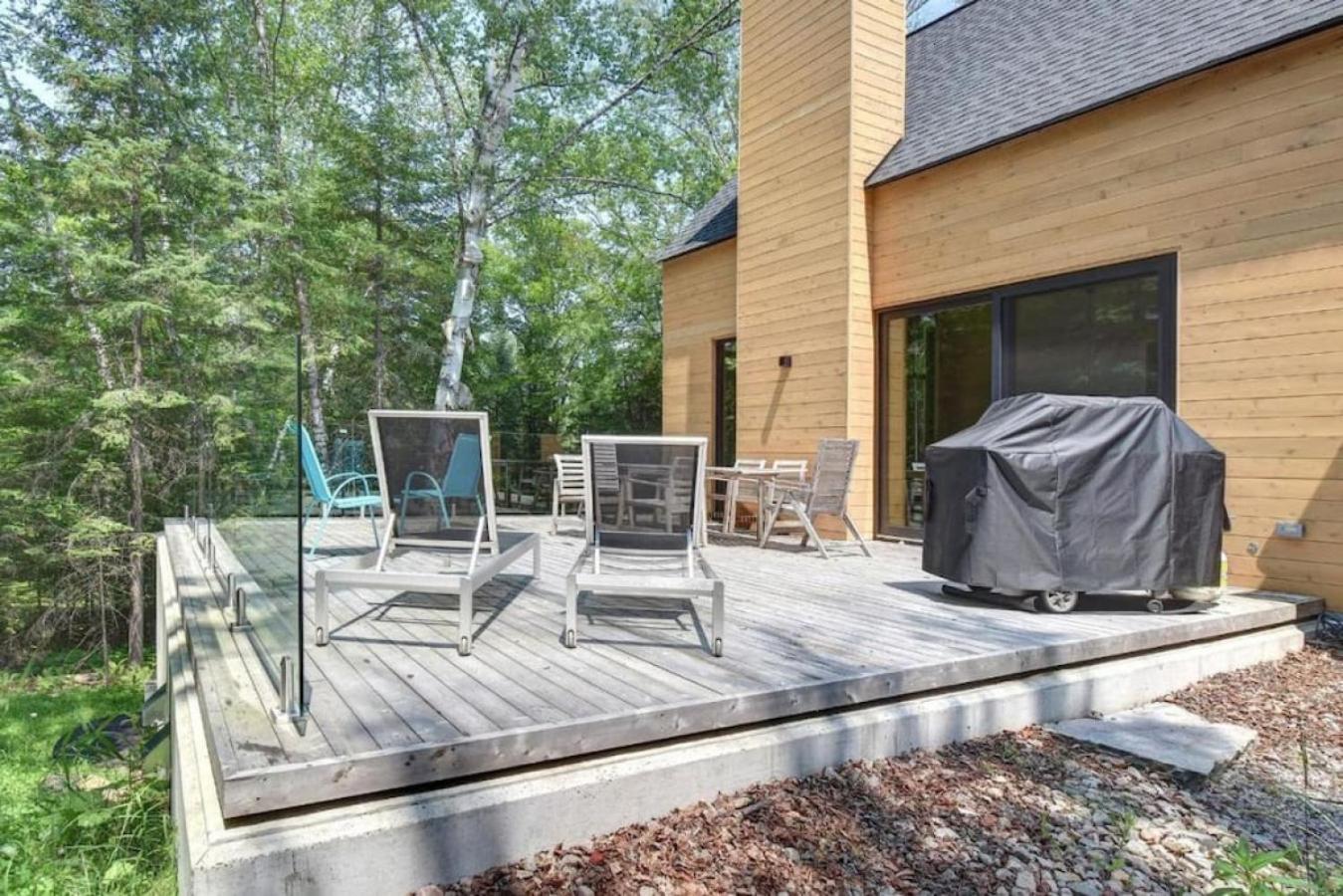 1 Impasse du Cardinal - Lac Superior Chalet w Spa Sauna & Games Room