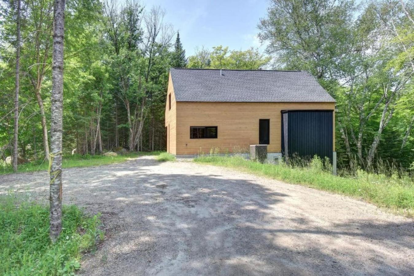 1 Impasse du Cardinal - Lac Superior Chalet w Spa Sauna & Games Room