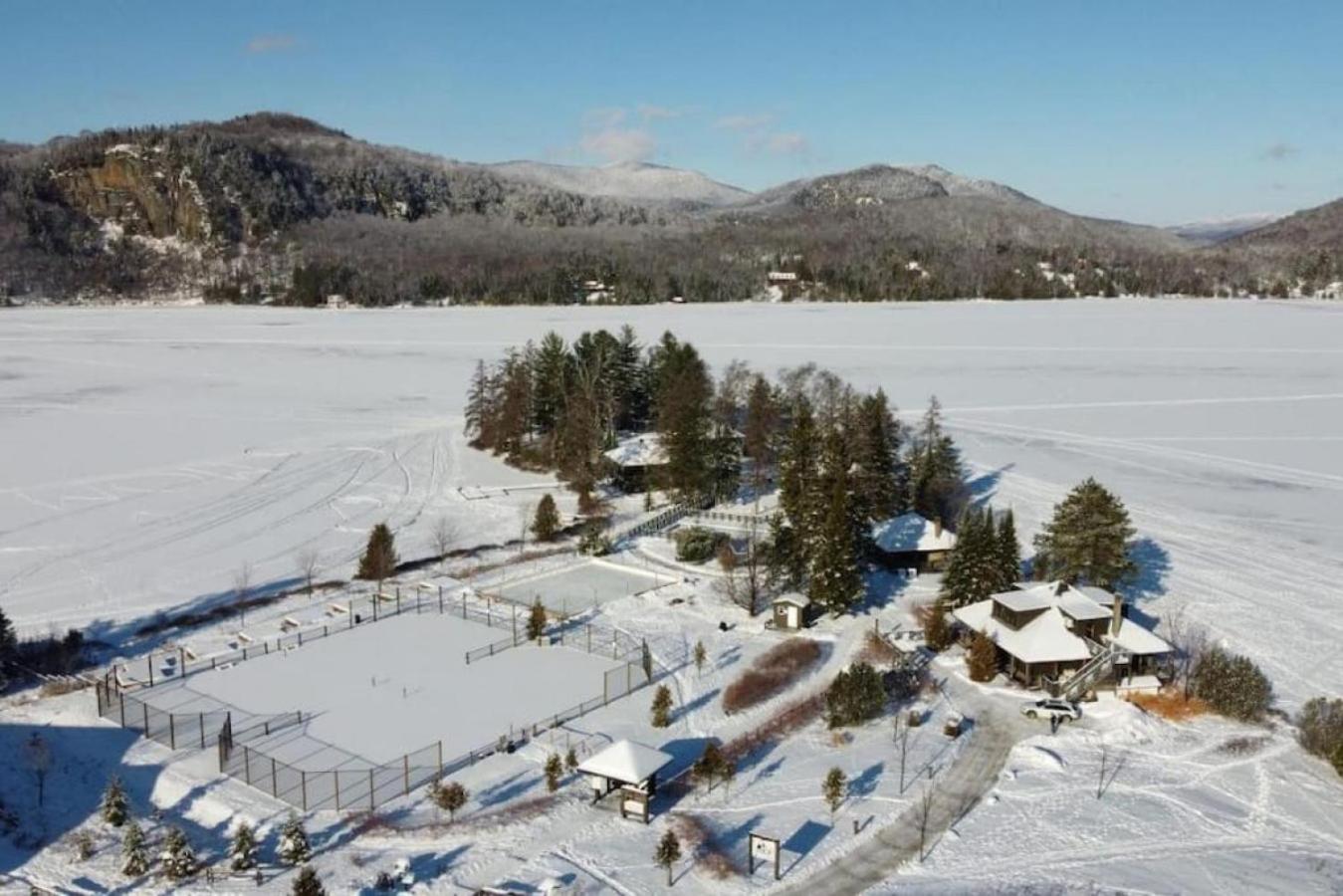 1 Impasse du Cardinal - Lac Superior Chalet w Spa Sauna & Games Room