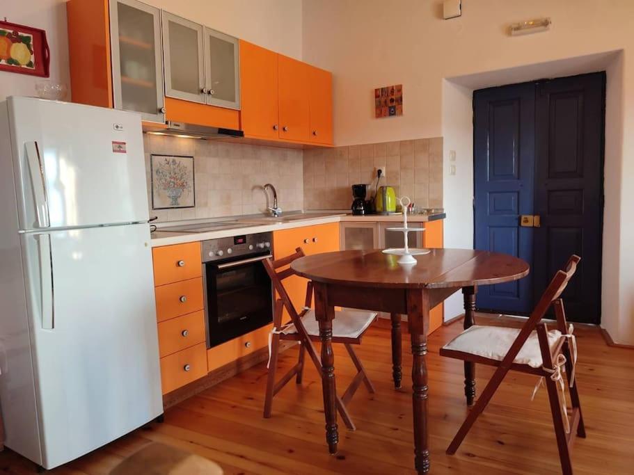 Omorfo House