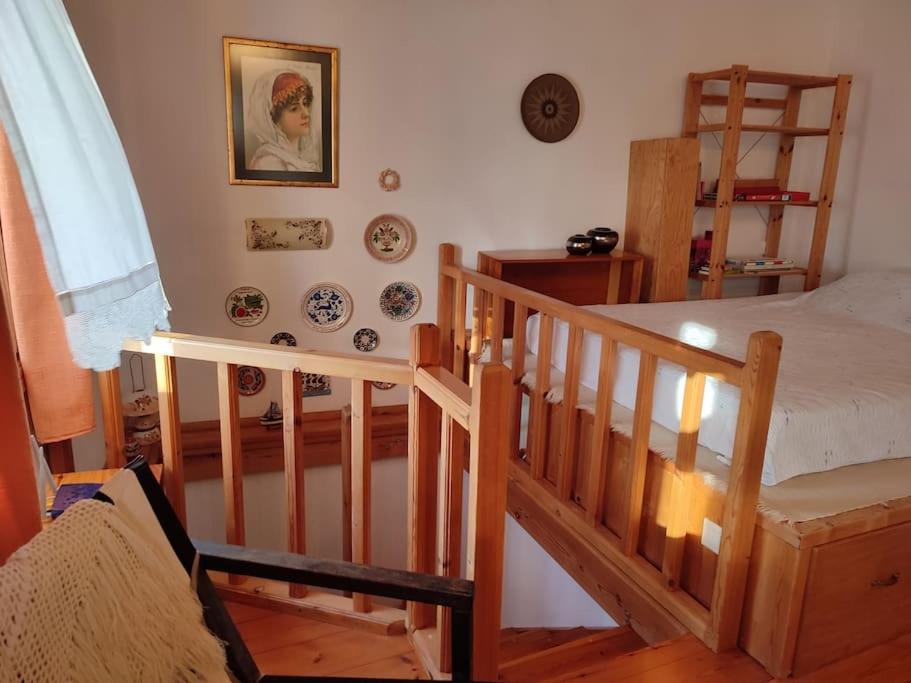 Omorfo House