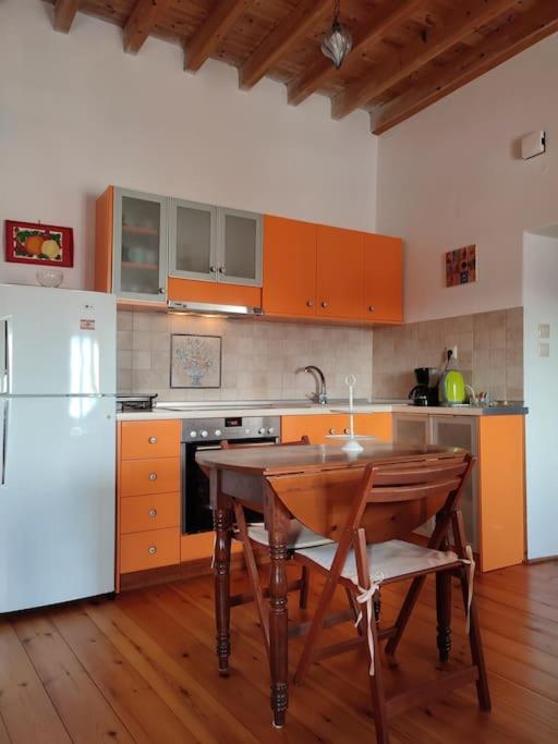 Omorfo House