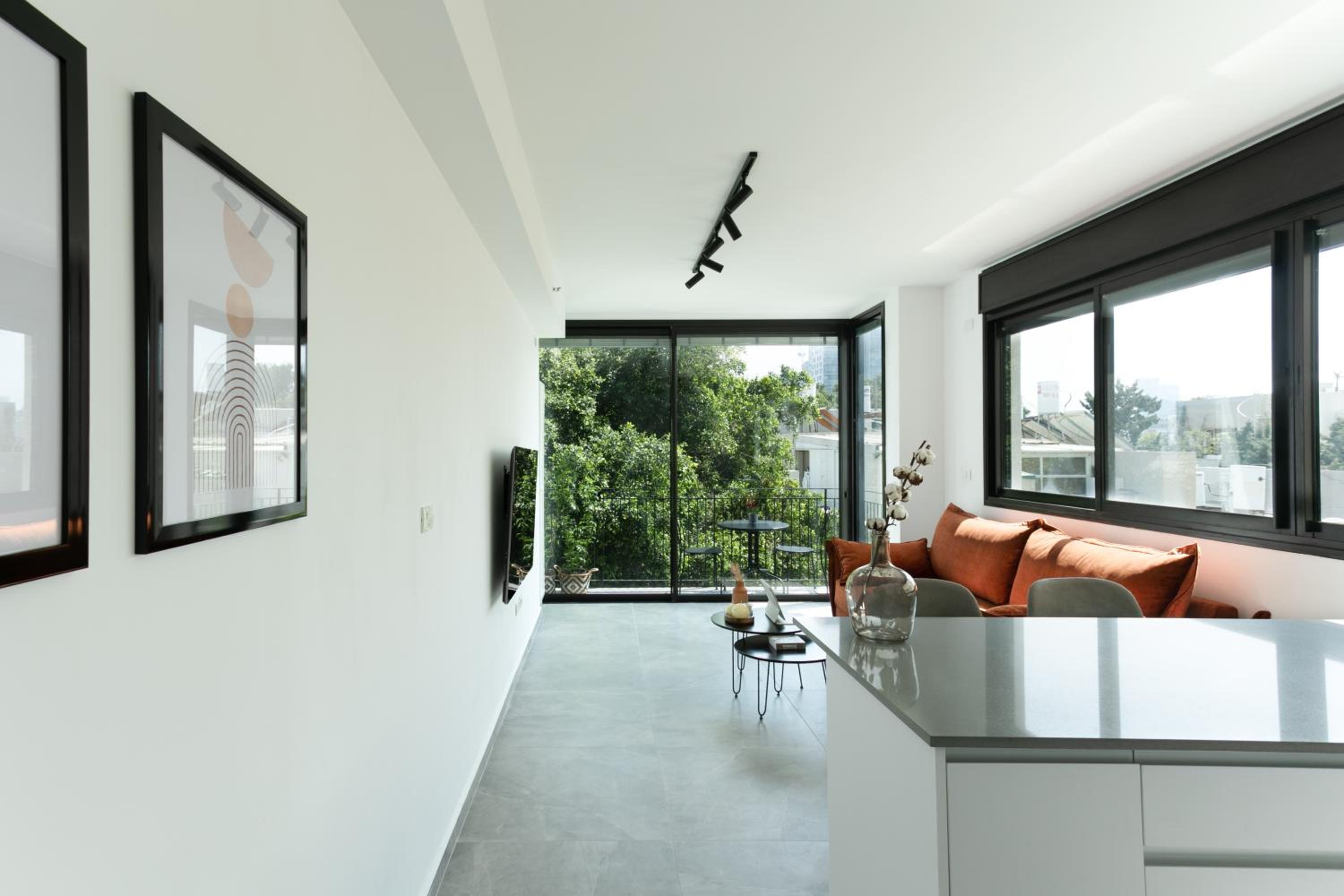 Zeev Jabotinsky Residence - With Mamad view 5
