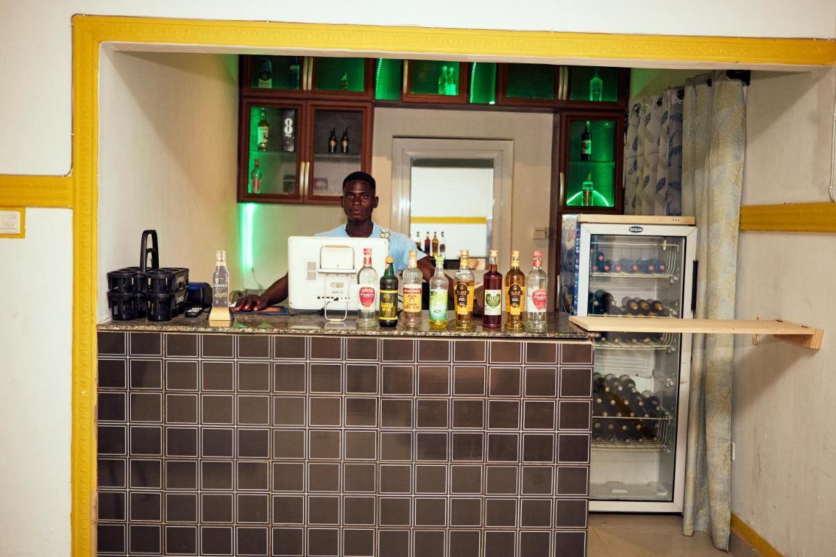 bar
