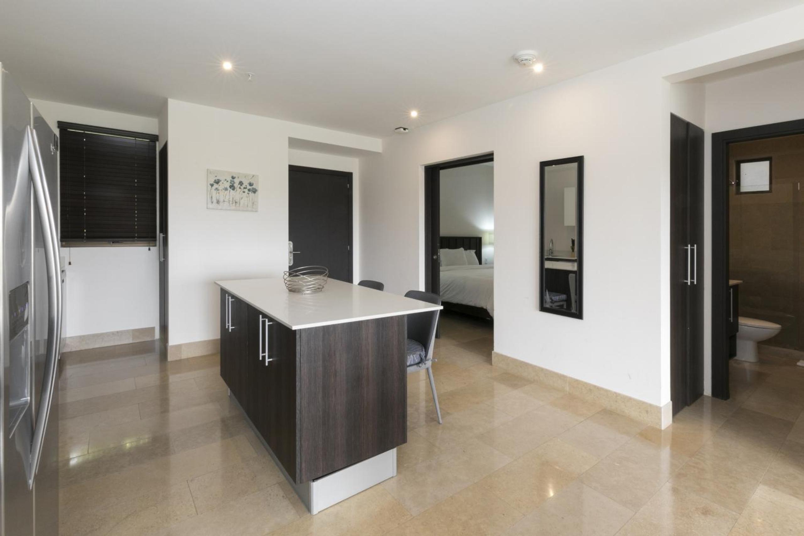 Cozy 1BR Condo with Partial Ocean View - Roble Sabana - Reserva Conchall