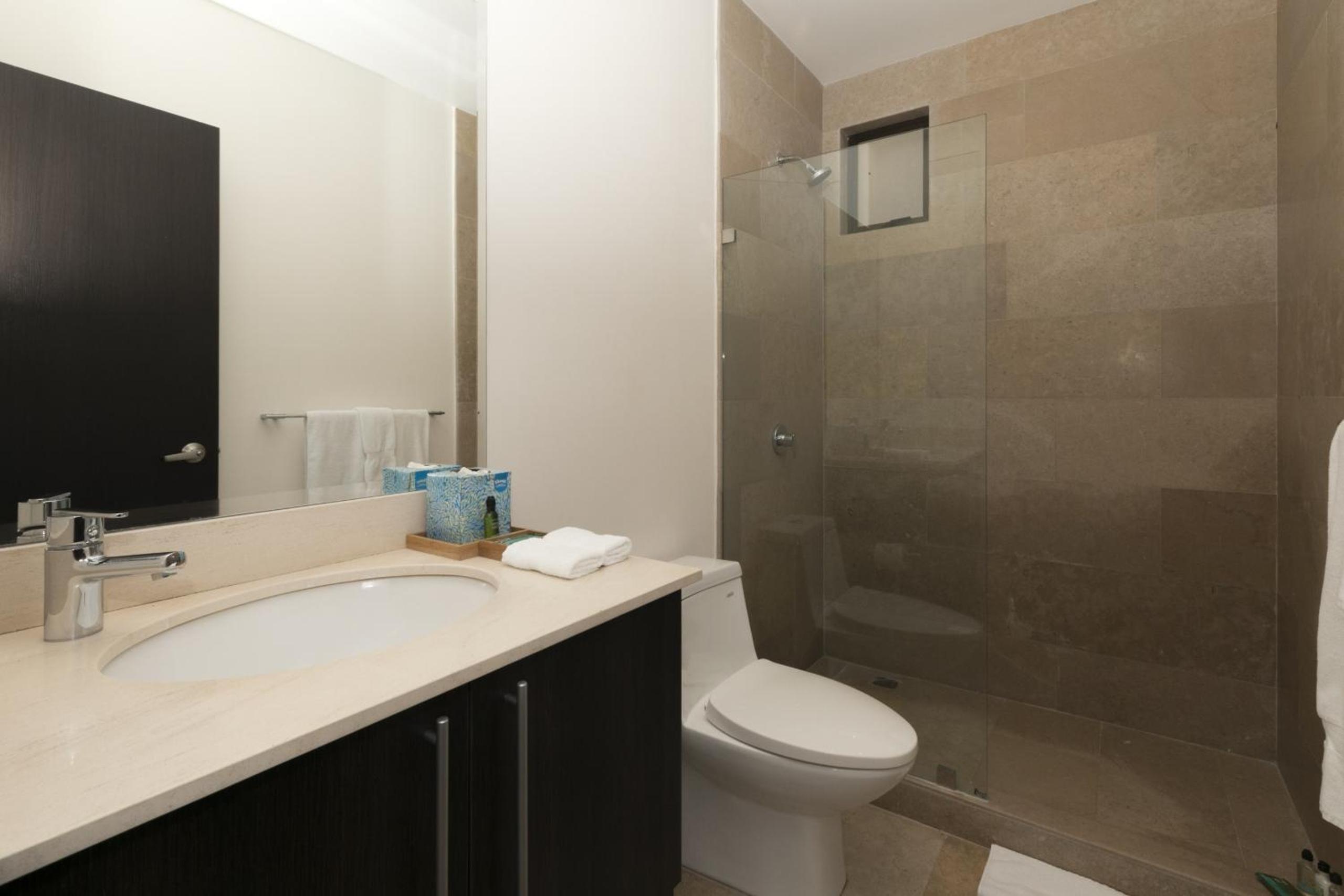 Cozy 1BR Condo with Partial Ocean View - Roble Sabana - Reserva Conchall