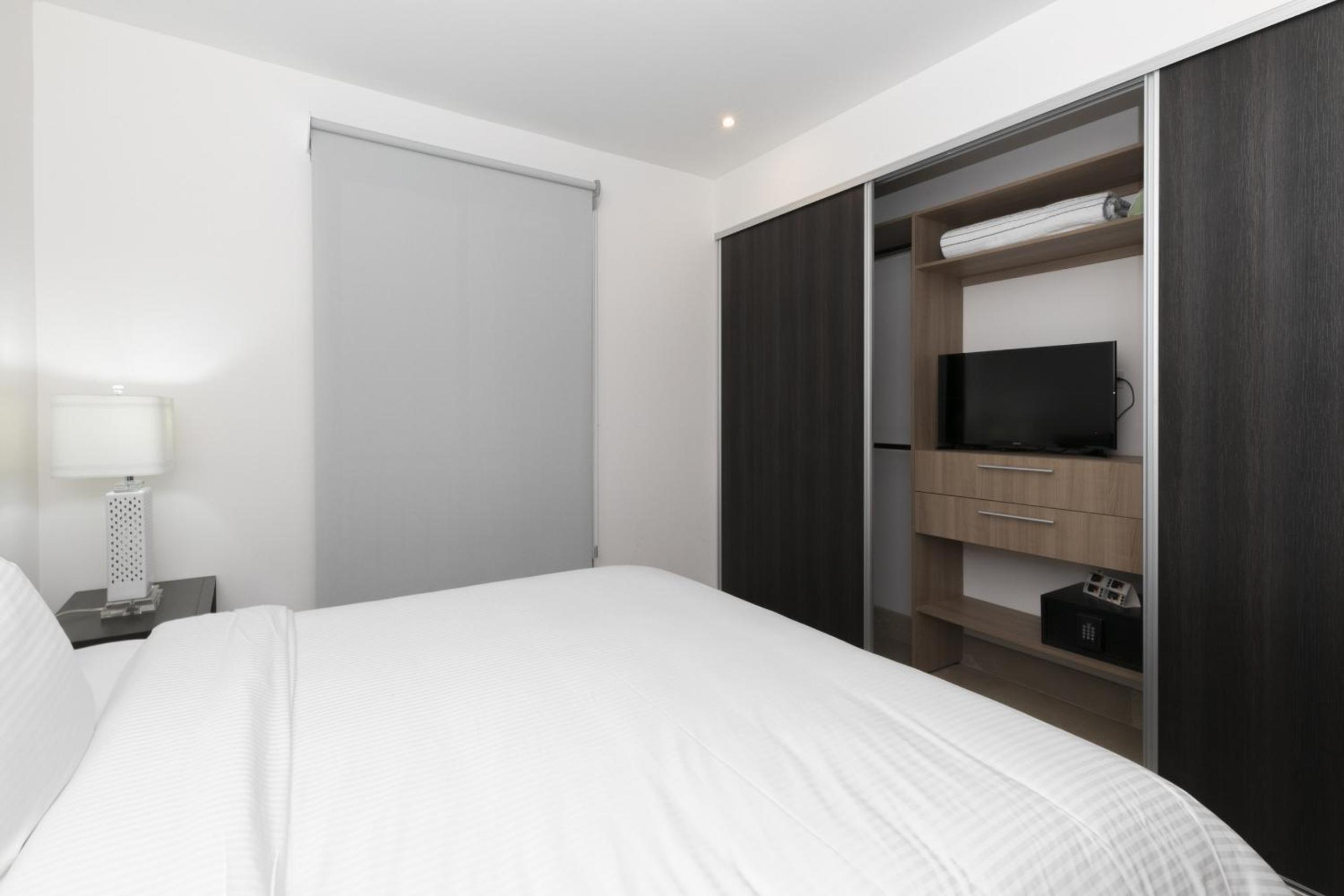 Cozy 1BR Condo with Partial Ocean View - Roble Sabana - Reserva Conchall