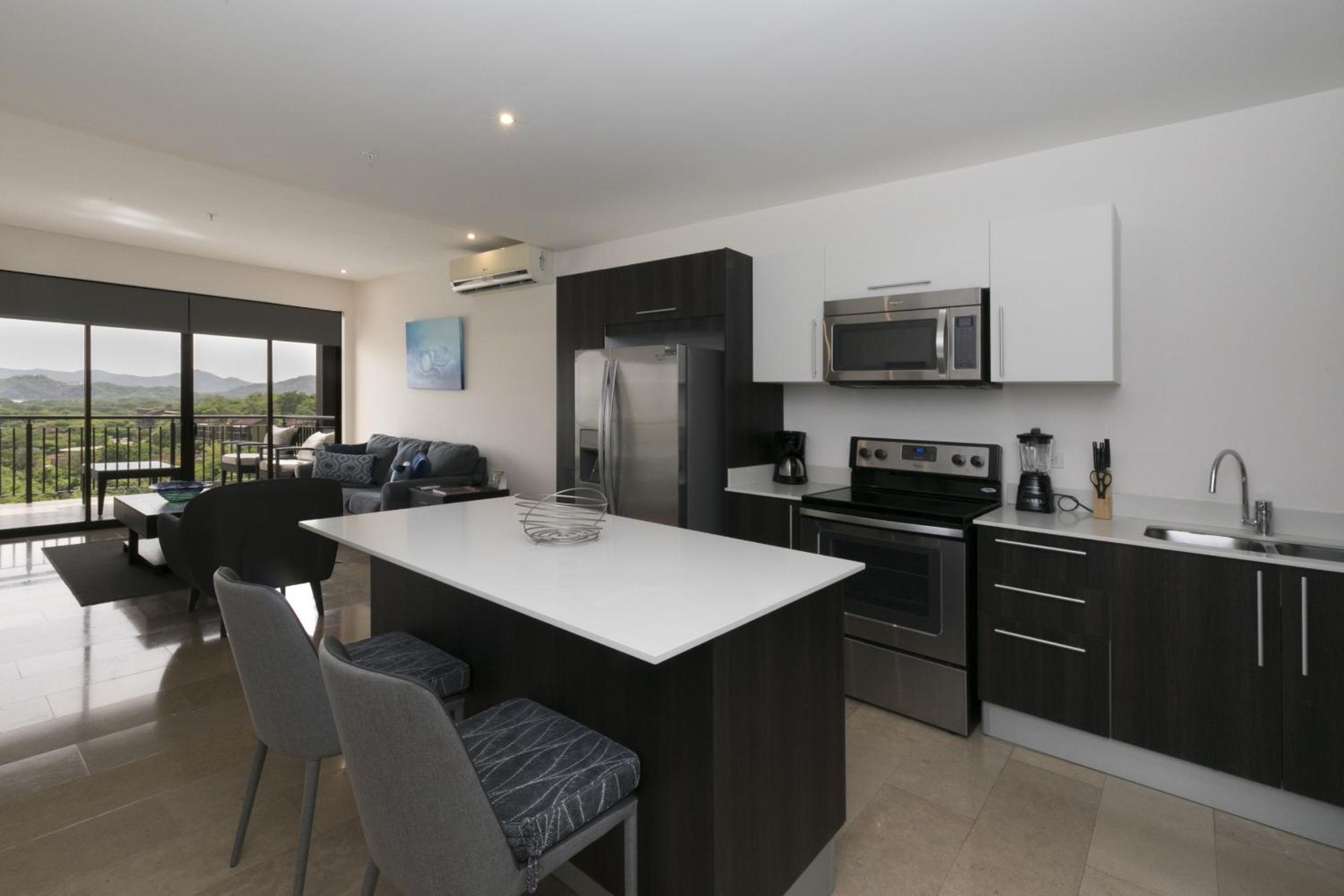 Cozy 1BR Condo with Partial Ocean View - Roble Sabana - Reserva Conchall