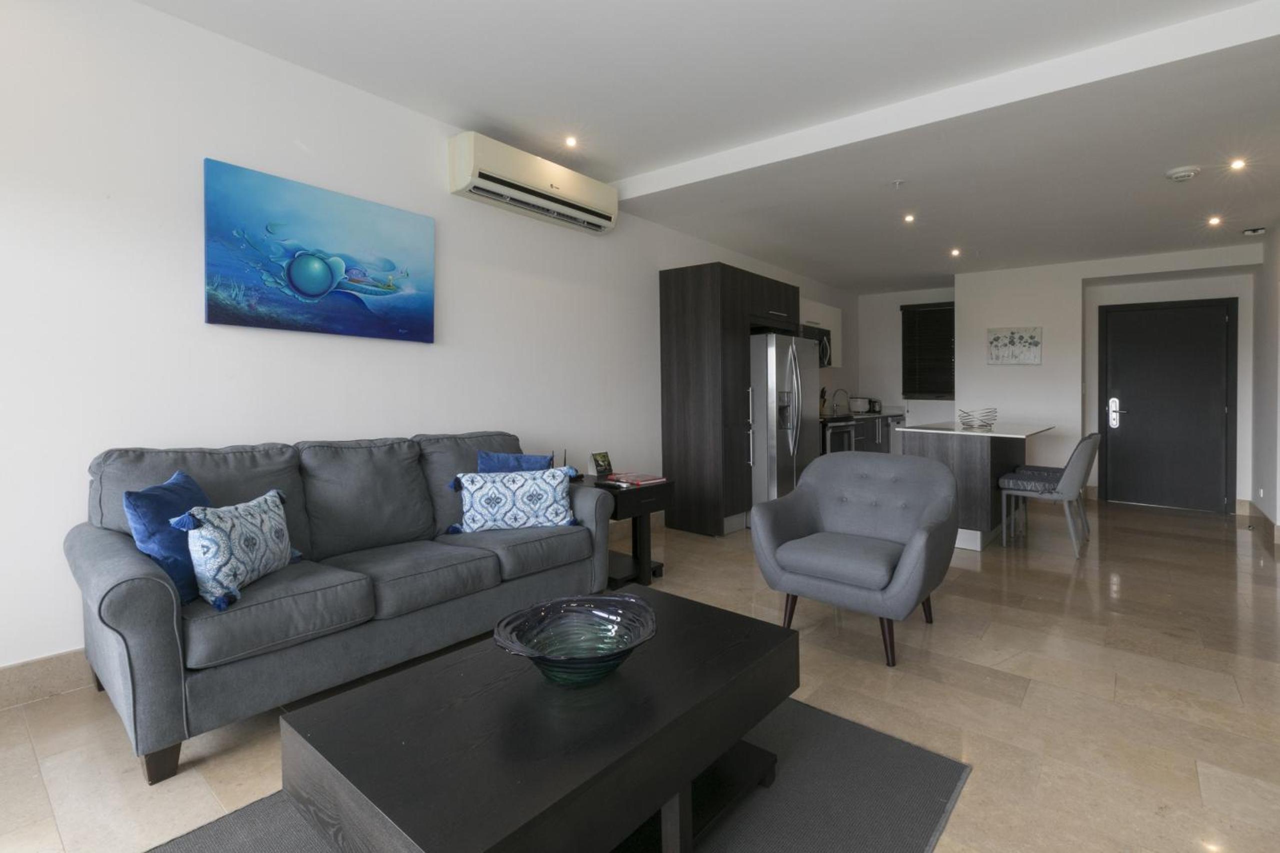 Cozy 1BR Condo with Partial Ocean View - Roble Sabana - Reserva Conchall