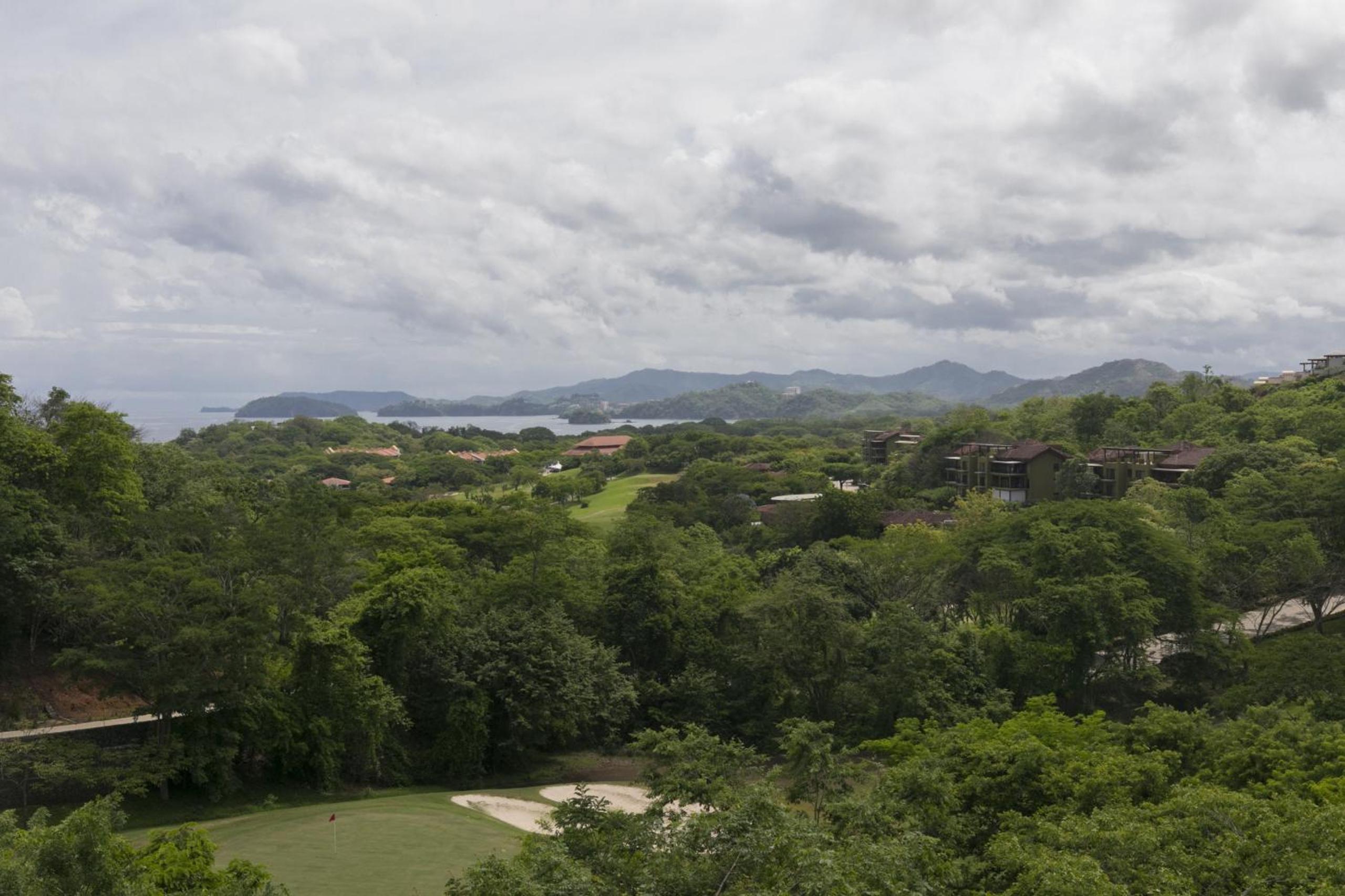 Cozy 1BR Condo with Partial Ocean View - Roble Sabana - Reserva Conchall