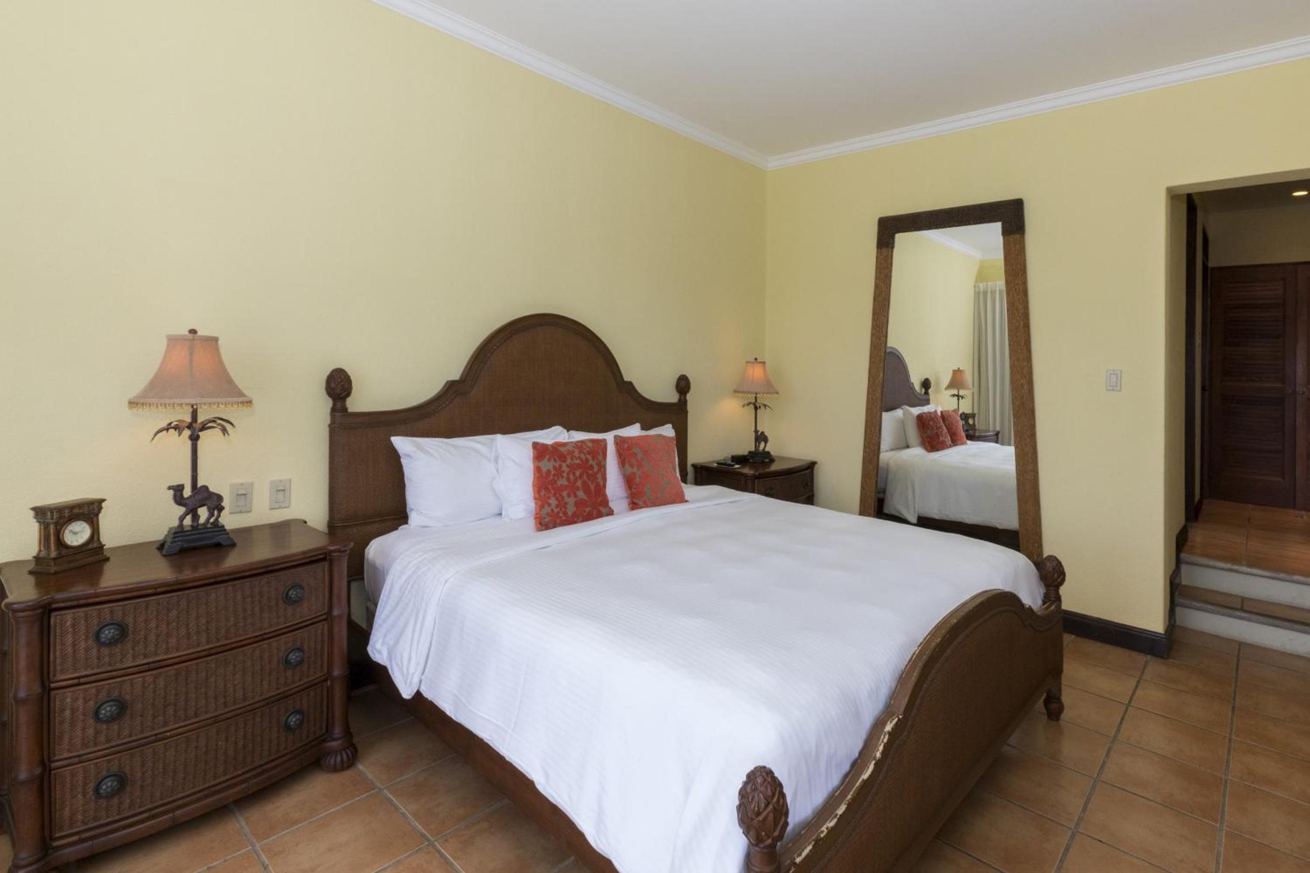 Luxury 3BR Condo with Partial Ocean View - Bougainvillea - Reserva Conchal