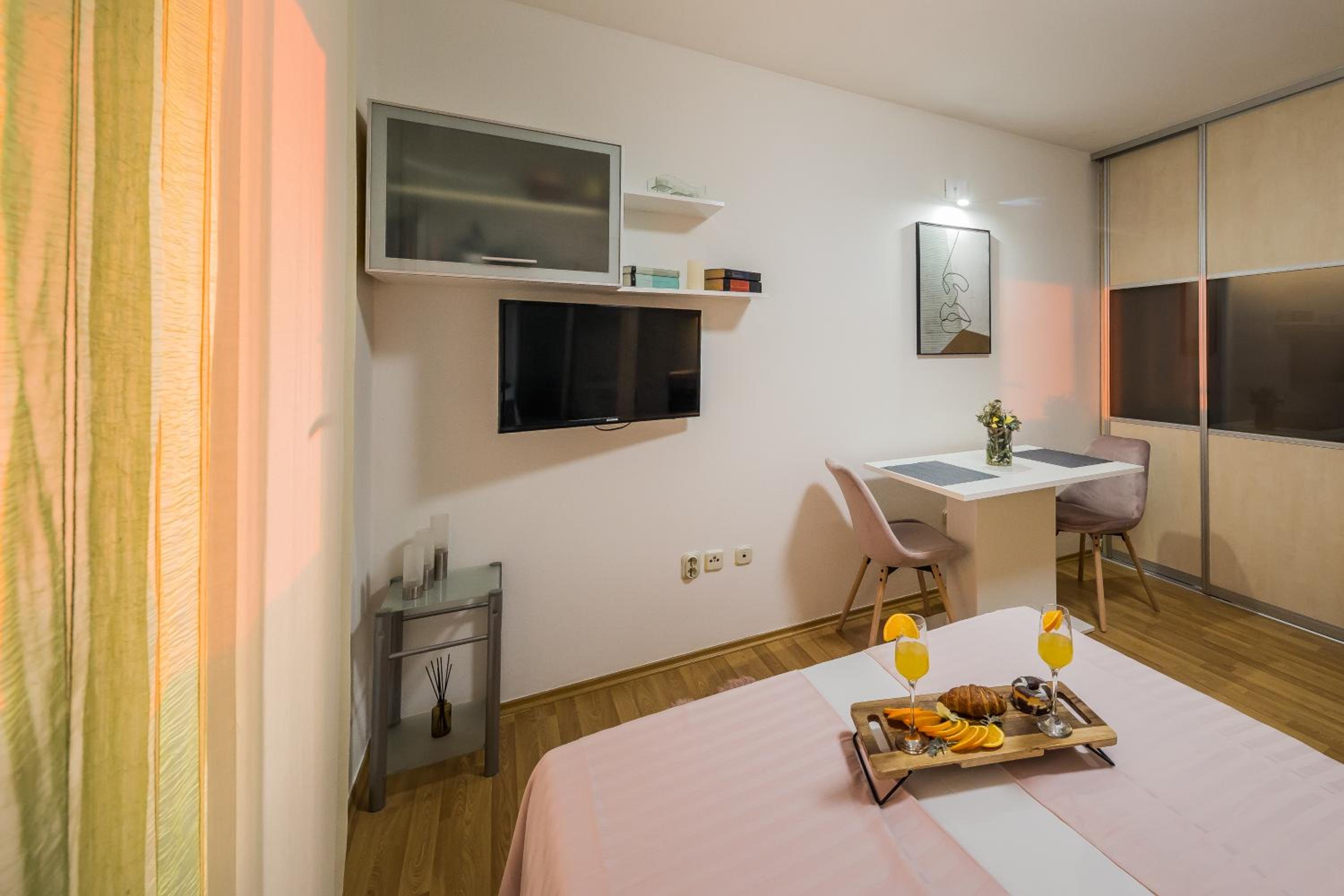 Paeninsula Studio Apartment