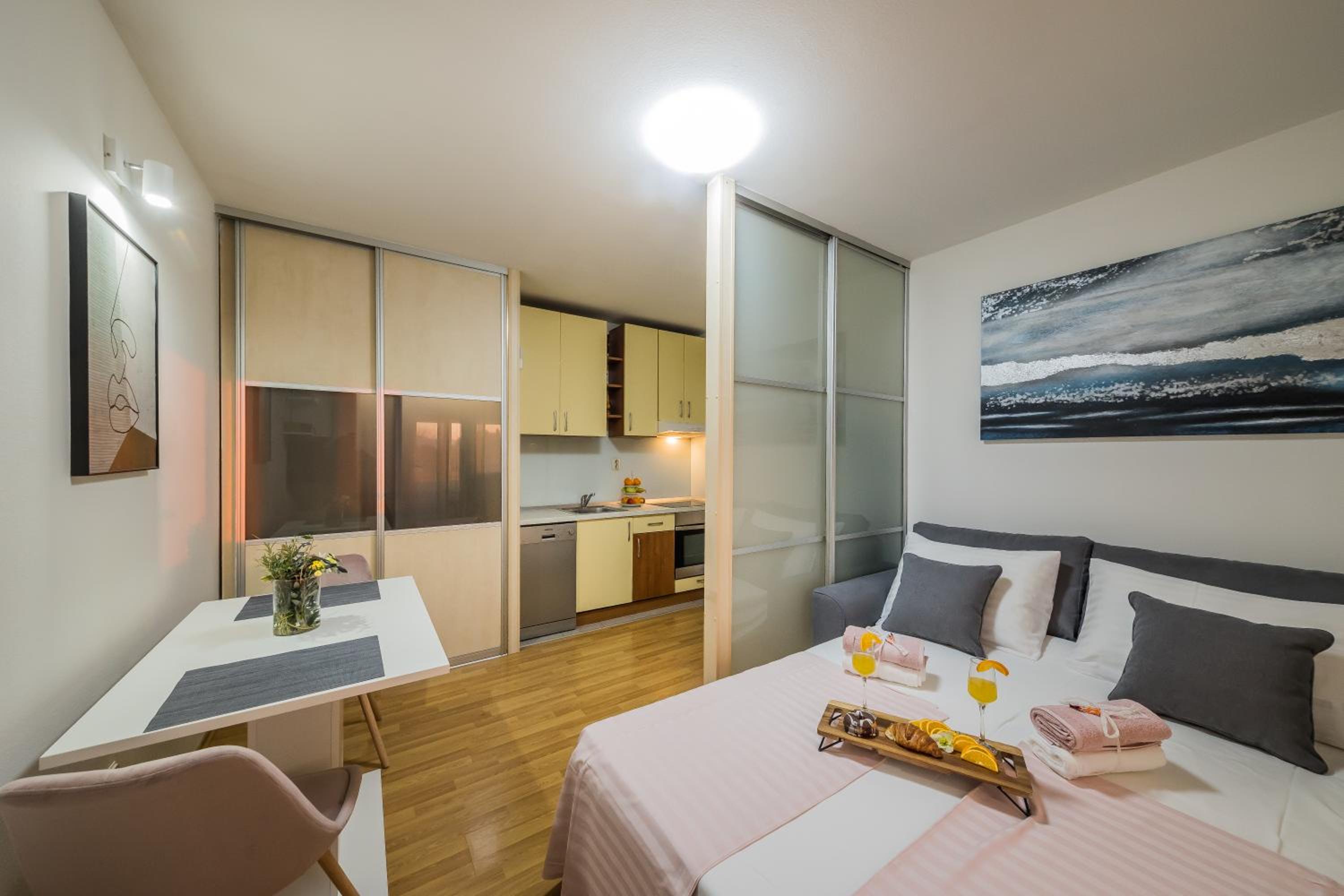 Paeninsula Studio Apartment