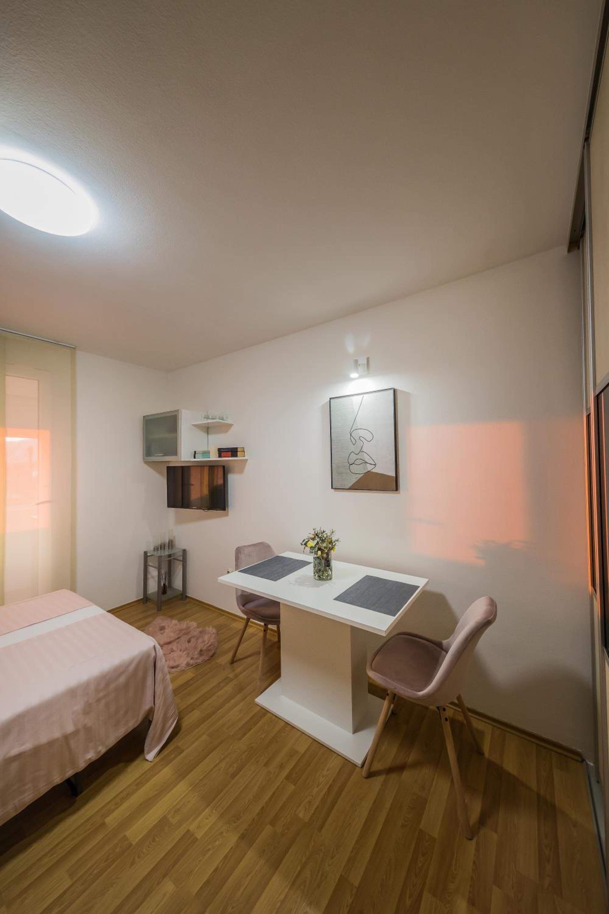 Paeninsula Studio Apartment