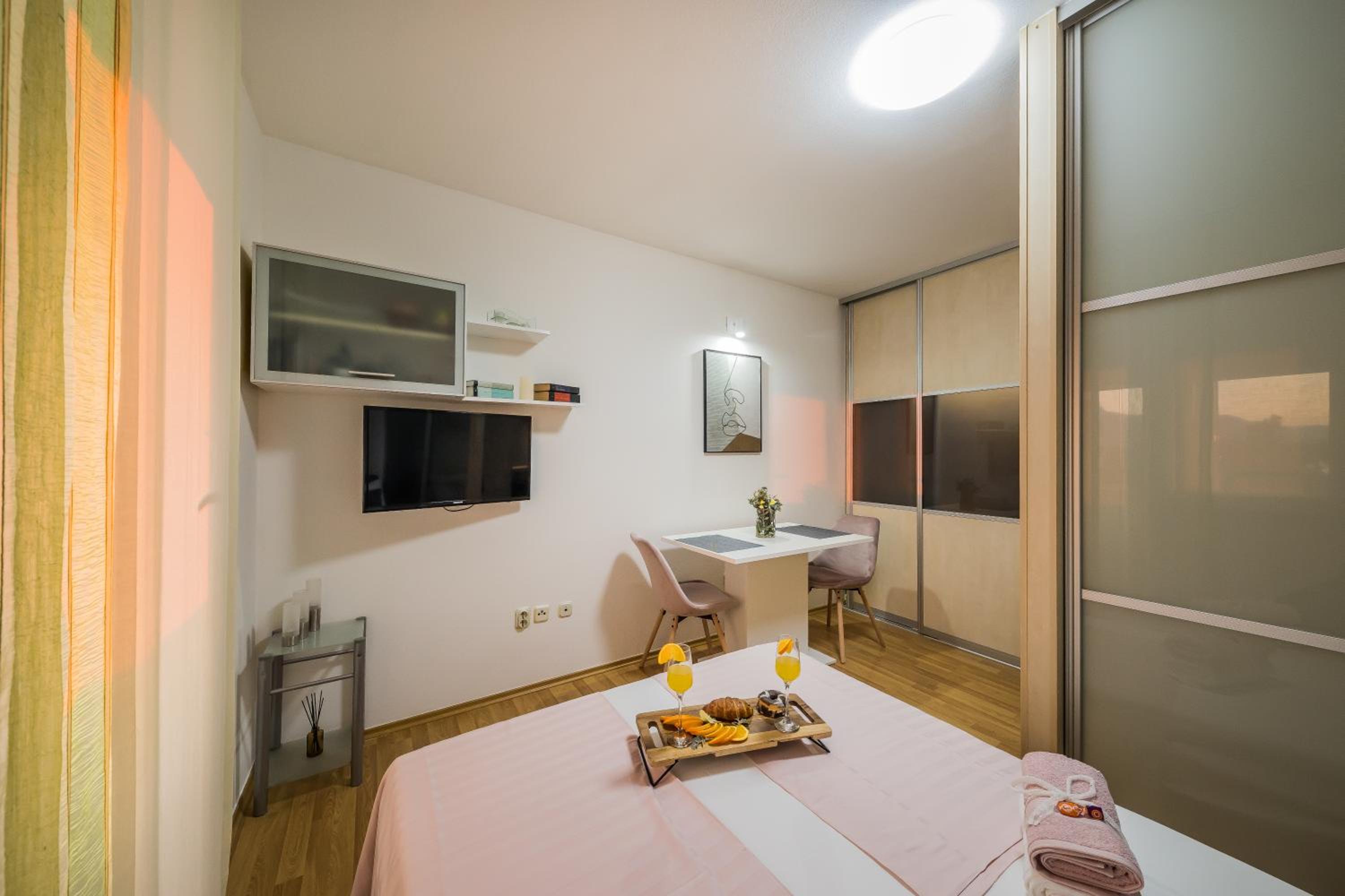 Paeninsula Studio Apartment