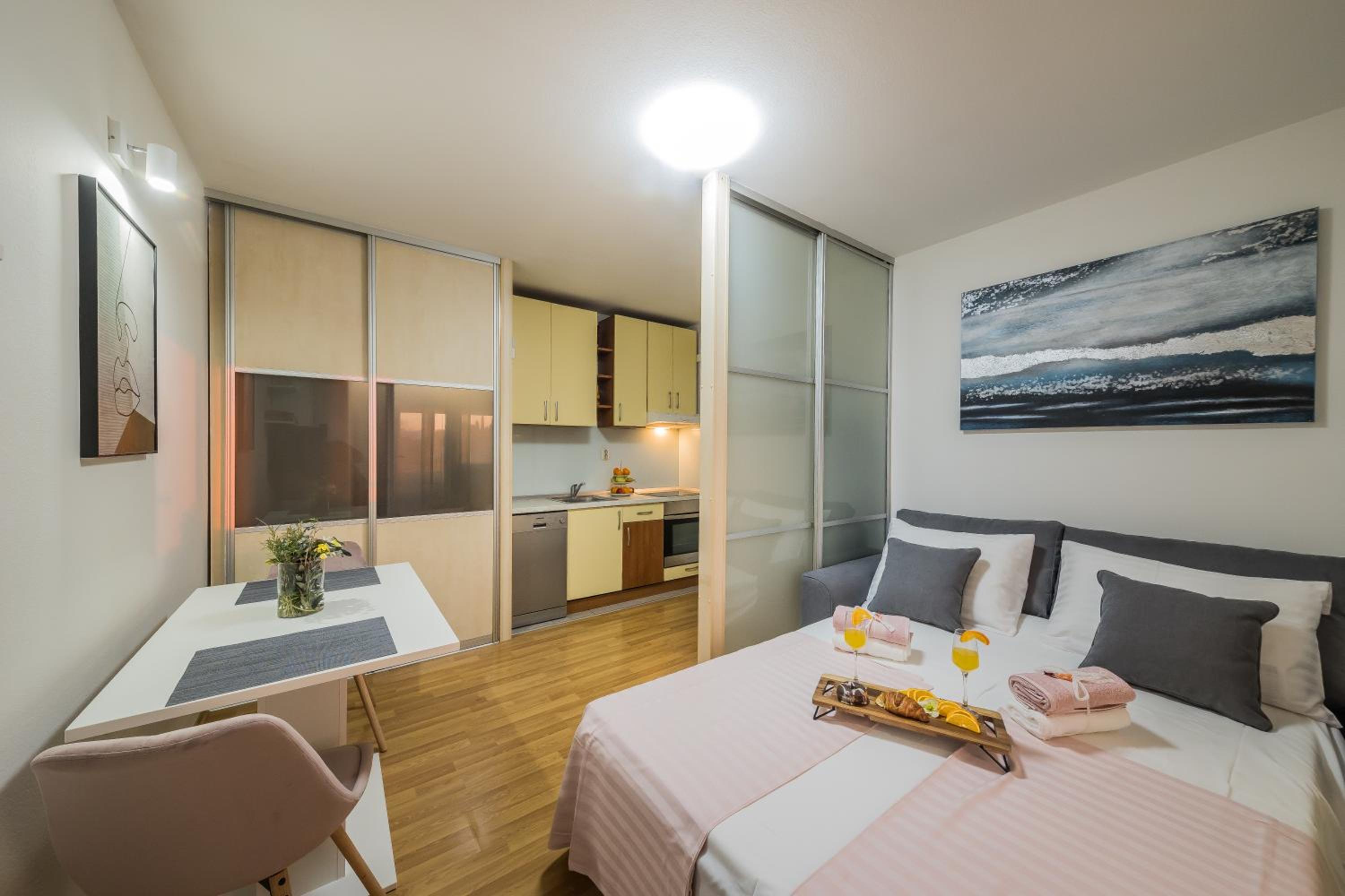 Paeninsula Studio Apartment