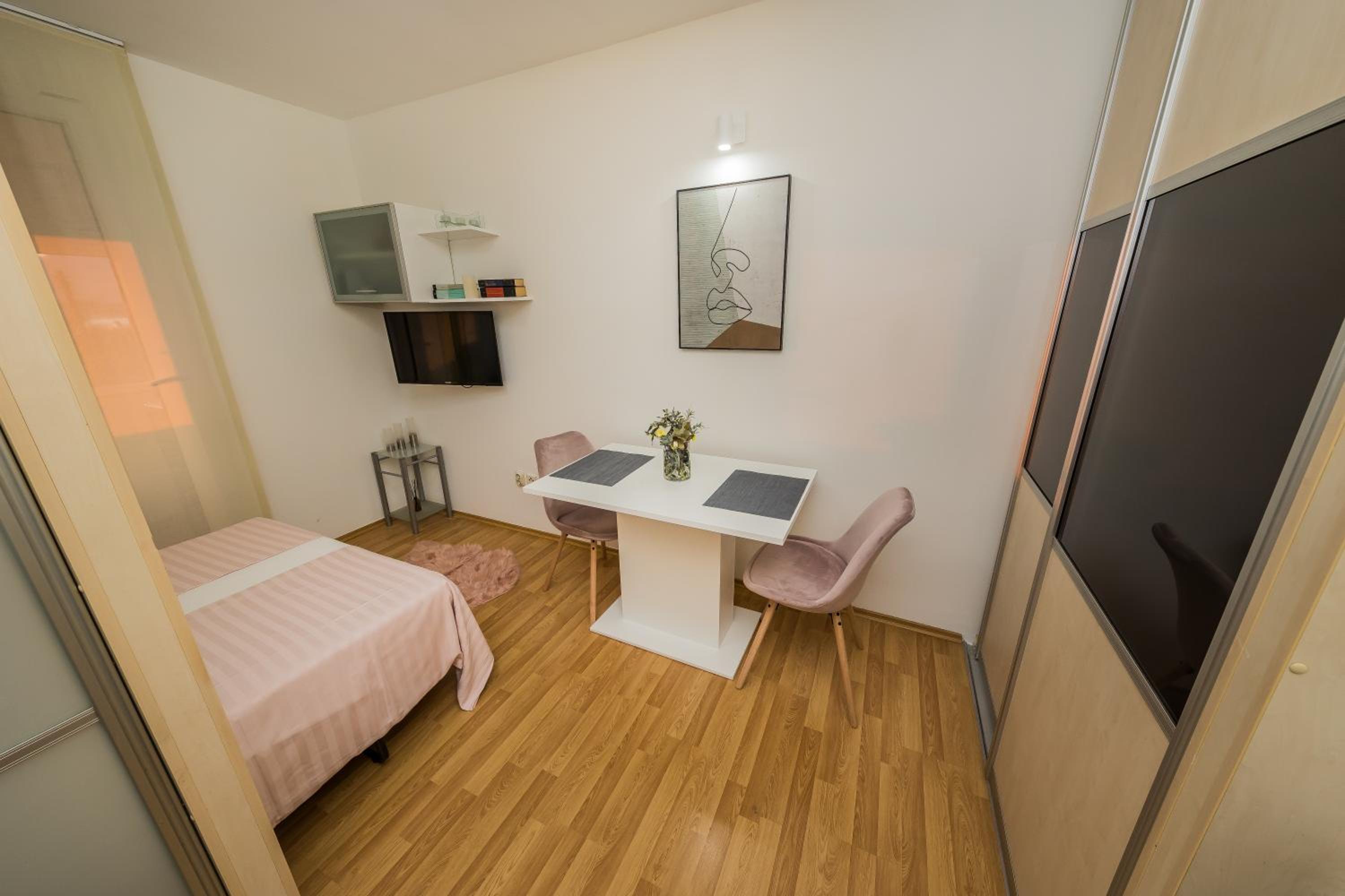 Paeninsula Studio Apartment
