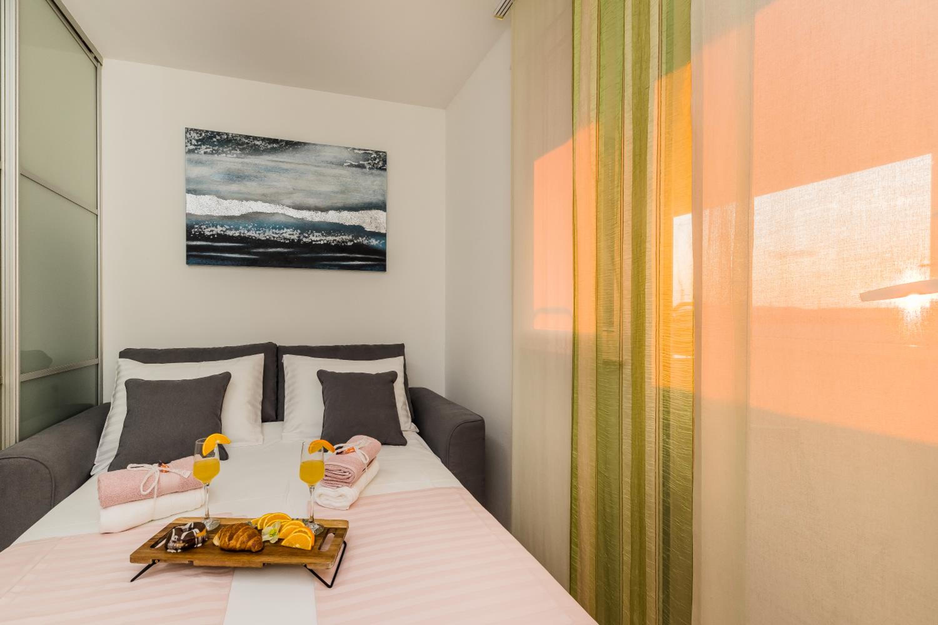 Paeninsula Studio Apartment