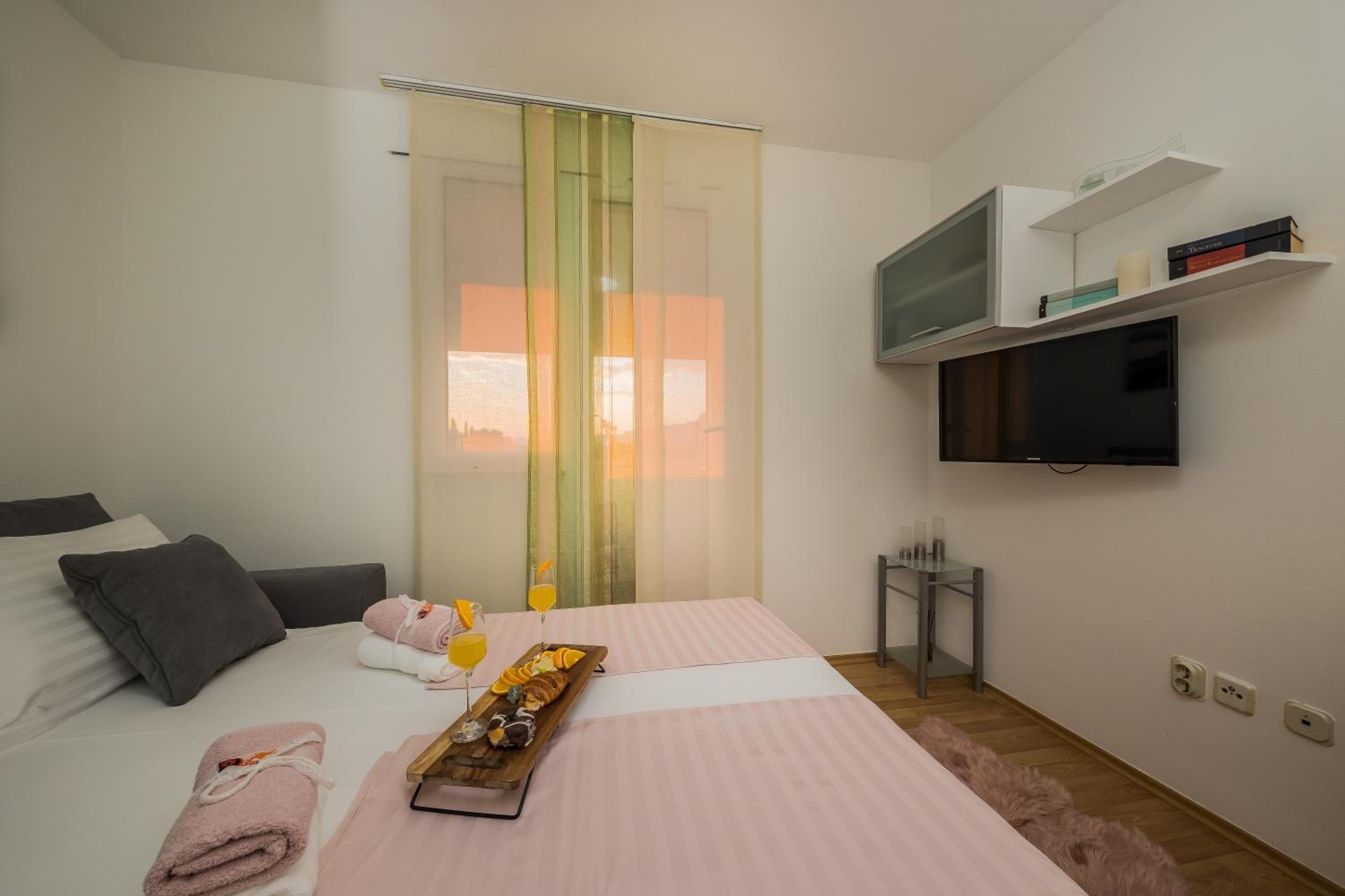 Paeninsula Studio Apartment