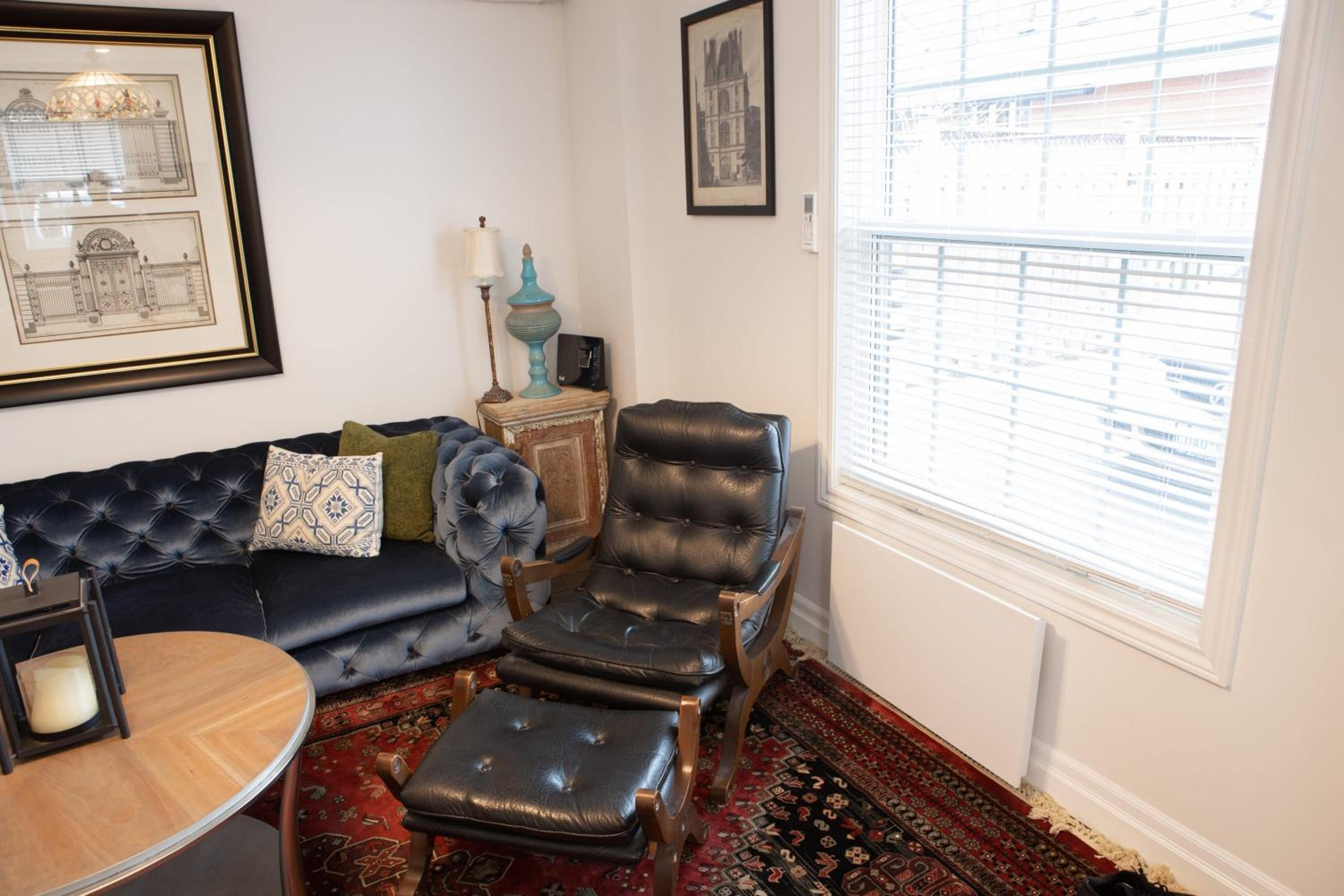 2Bdrm Victorian Style Tiny Home - long stays U7