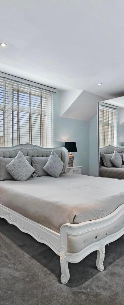 Hampstead Opulence Apartment - Luxurious Split Level Property