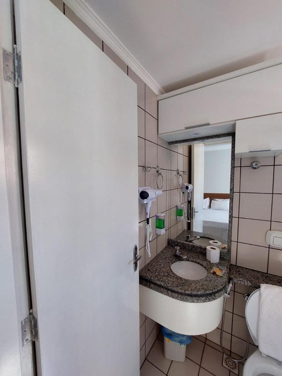 diRoma Fiori 89 com roupa de cama e banho.