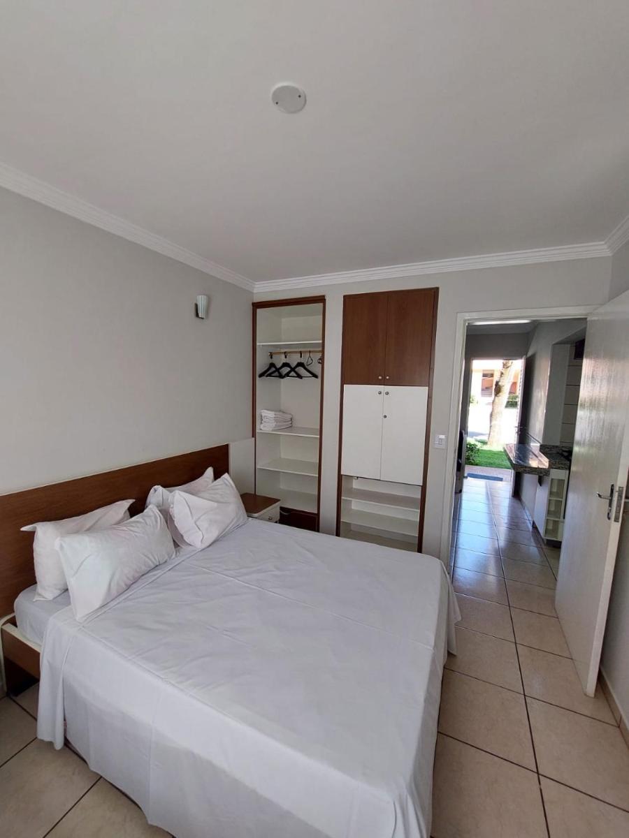 diRoma Fiori 89 com roupa de cama e banho.