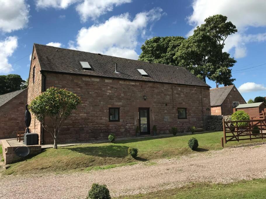 Classy 2 Bed Near Alton Towers, Polar Bears, Peak District view 2