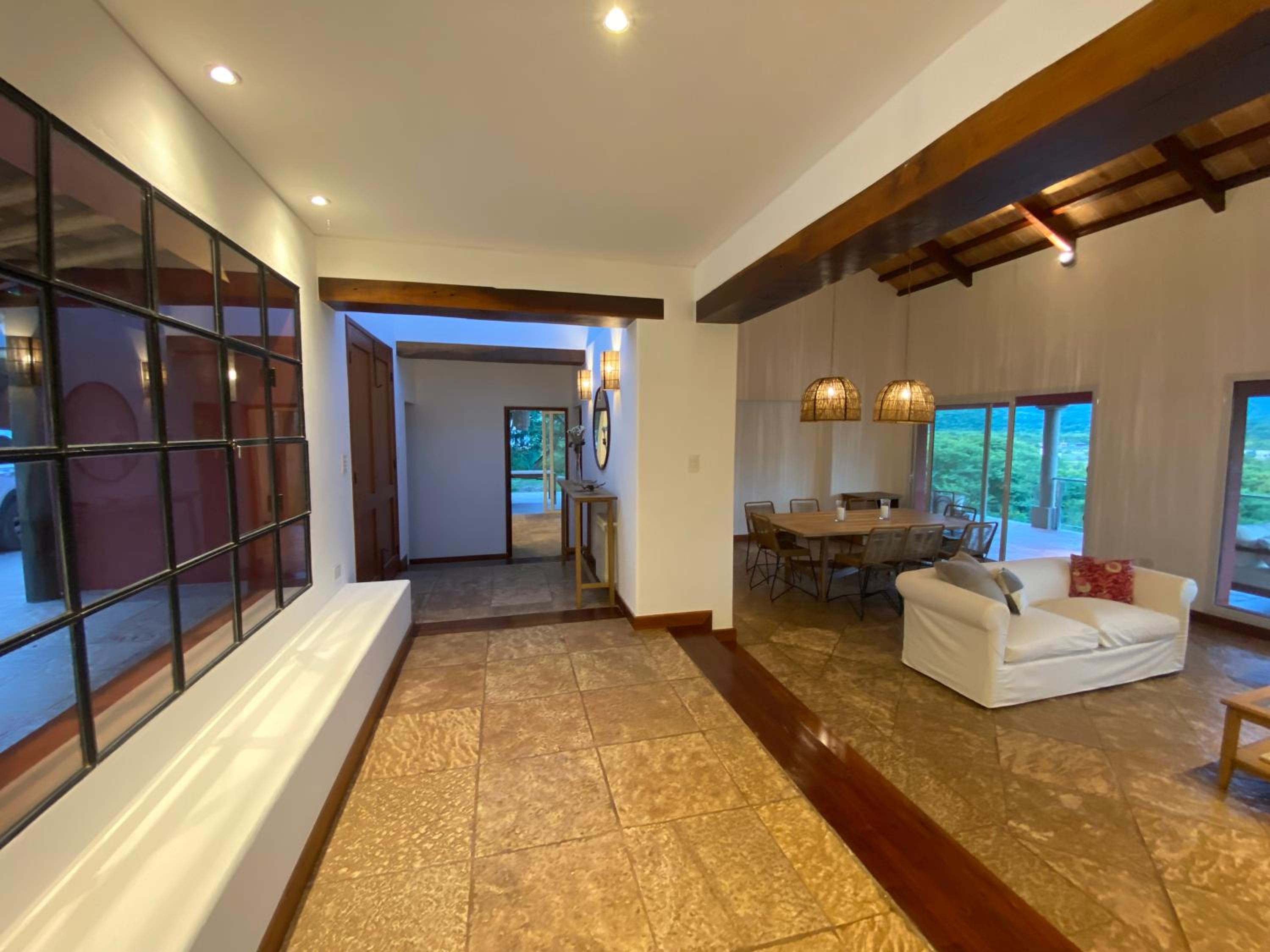 CASA CON INCREIBLES VISTAS!!!
