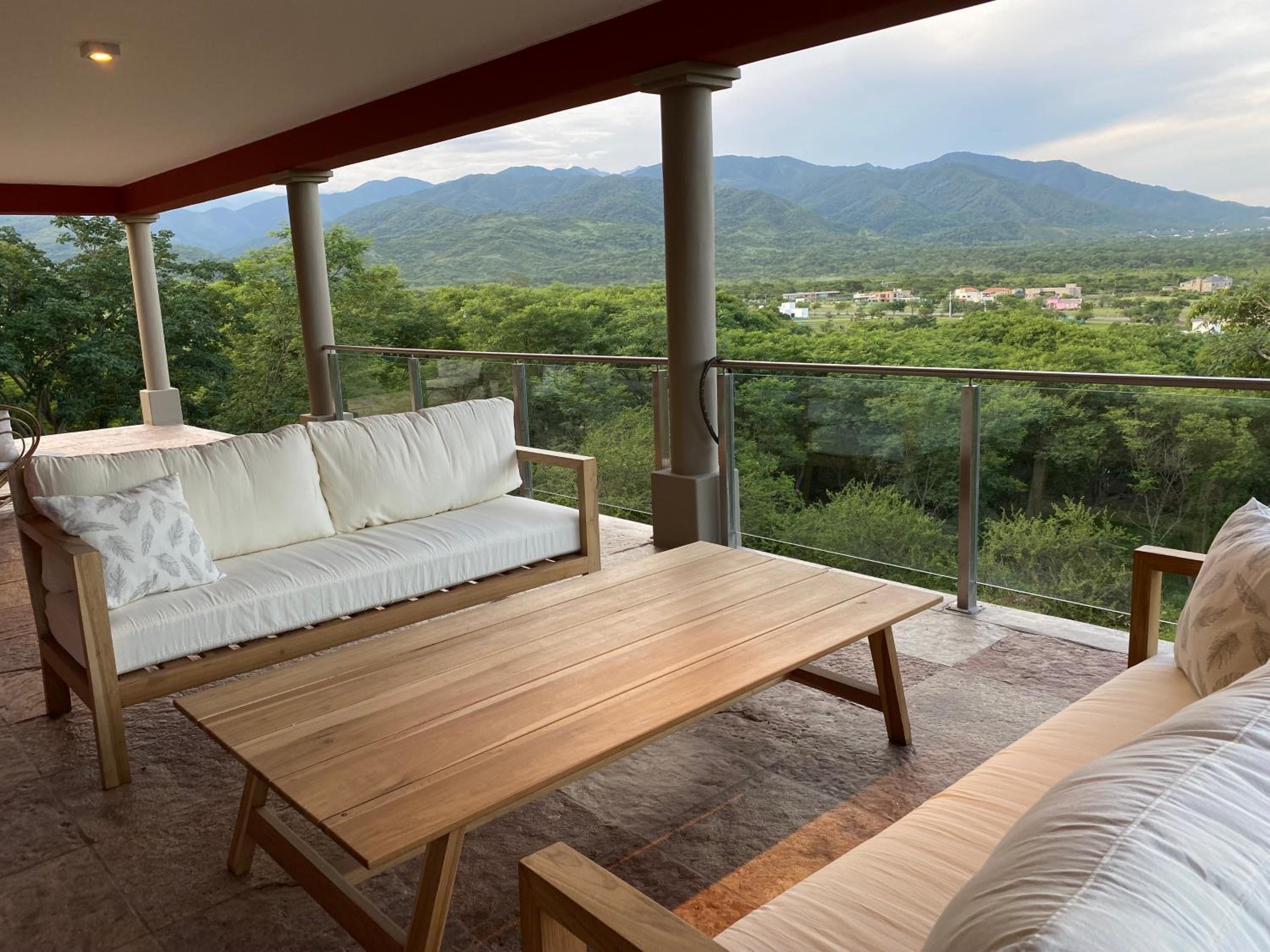 CASA CON INCREIBLES VISTAS!!!