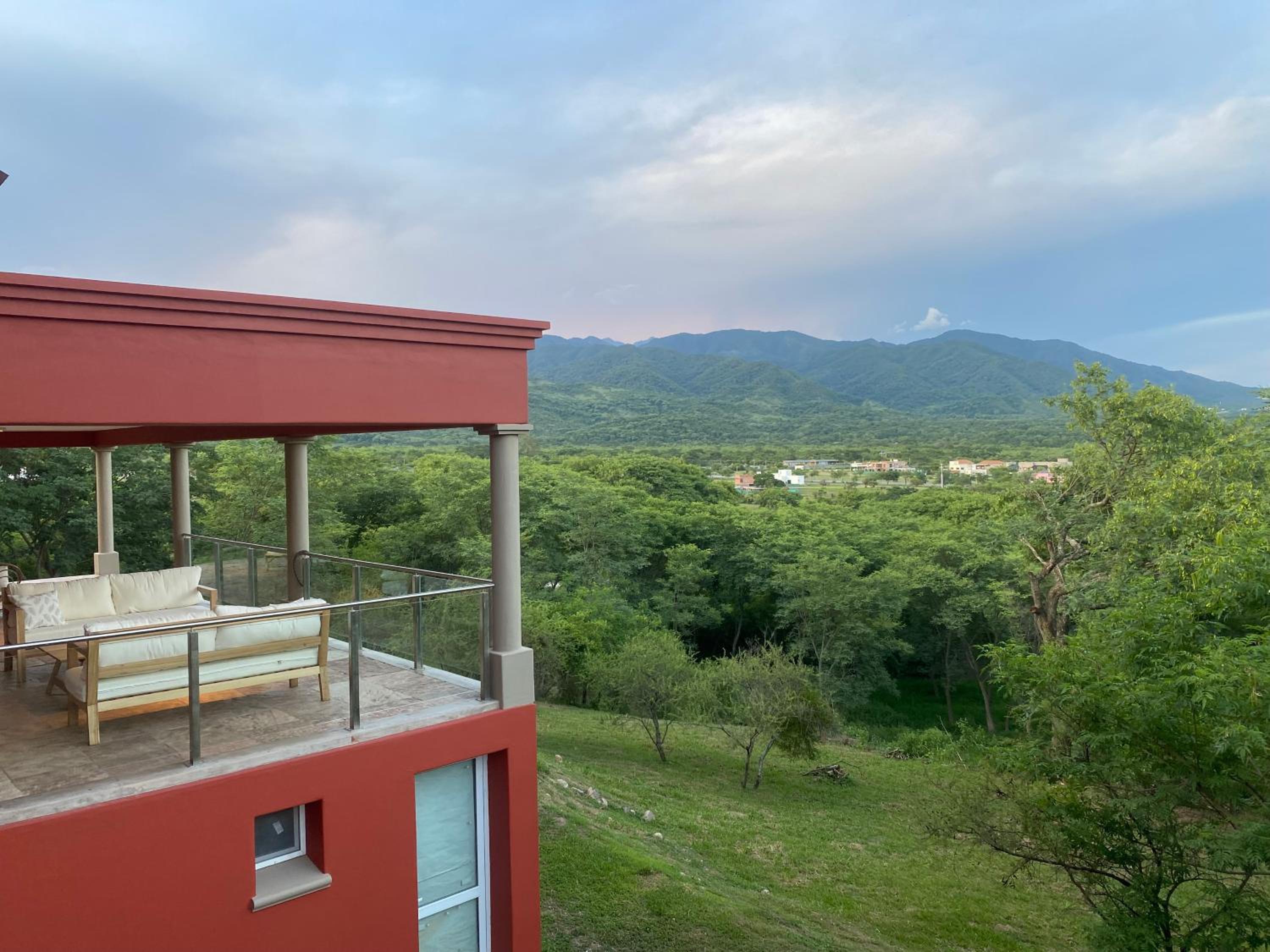 CASA CON INCREIBLES VISTAS!!!