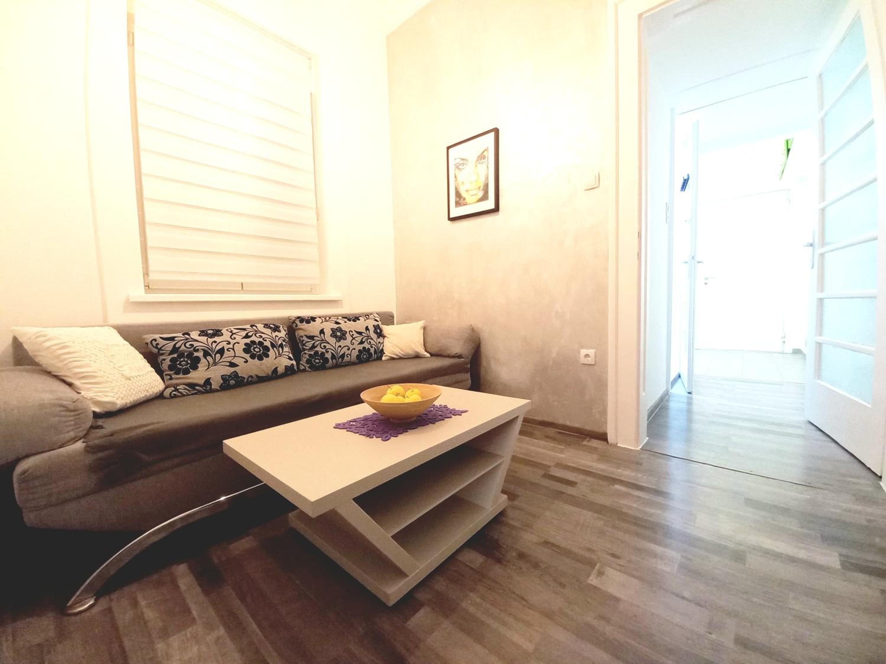 GENIUS APARTMENT