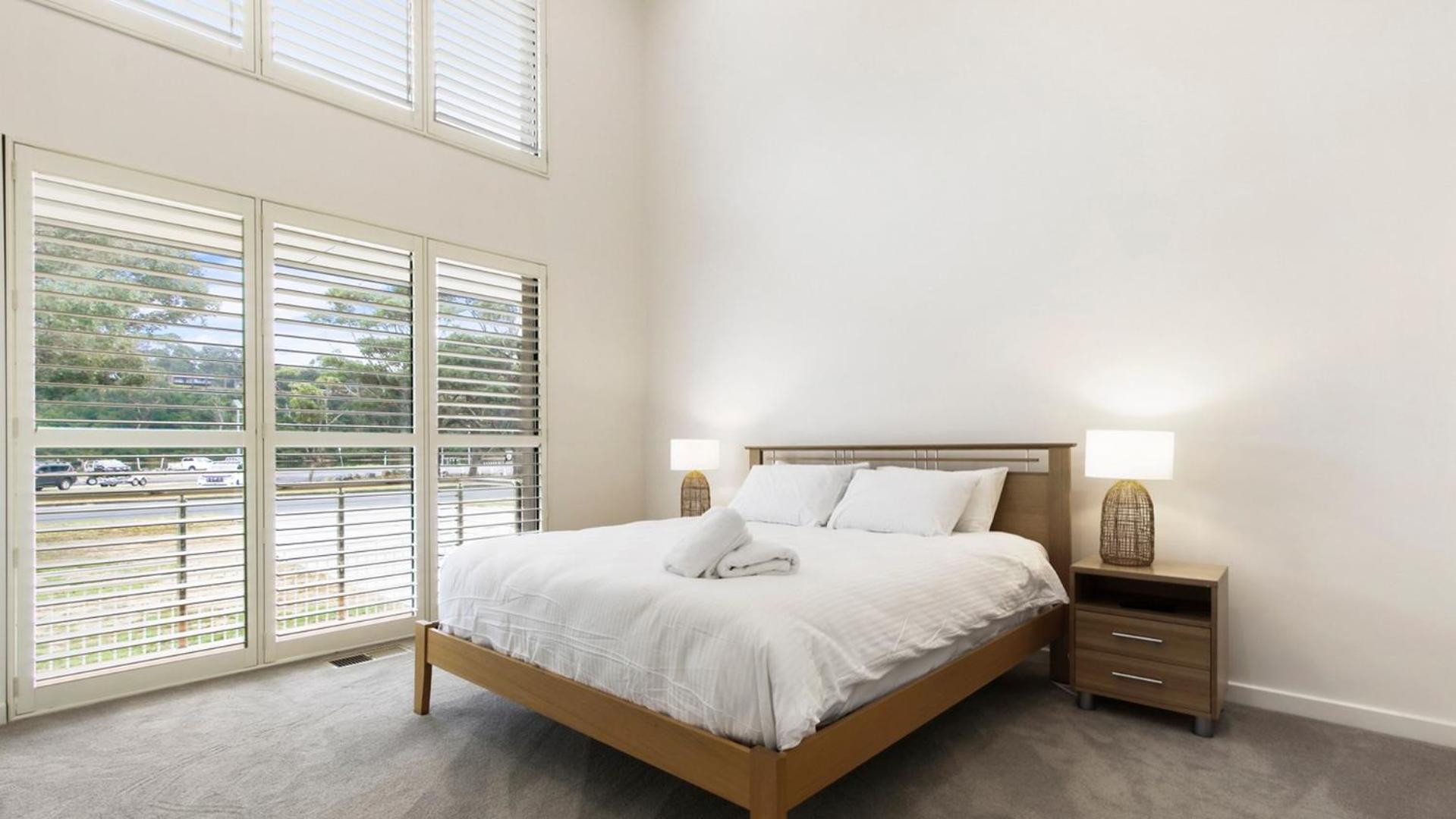 Villa Marina - Modern Waterfront Escape
