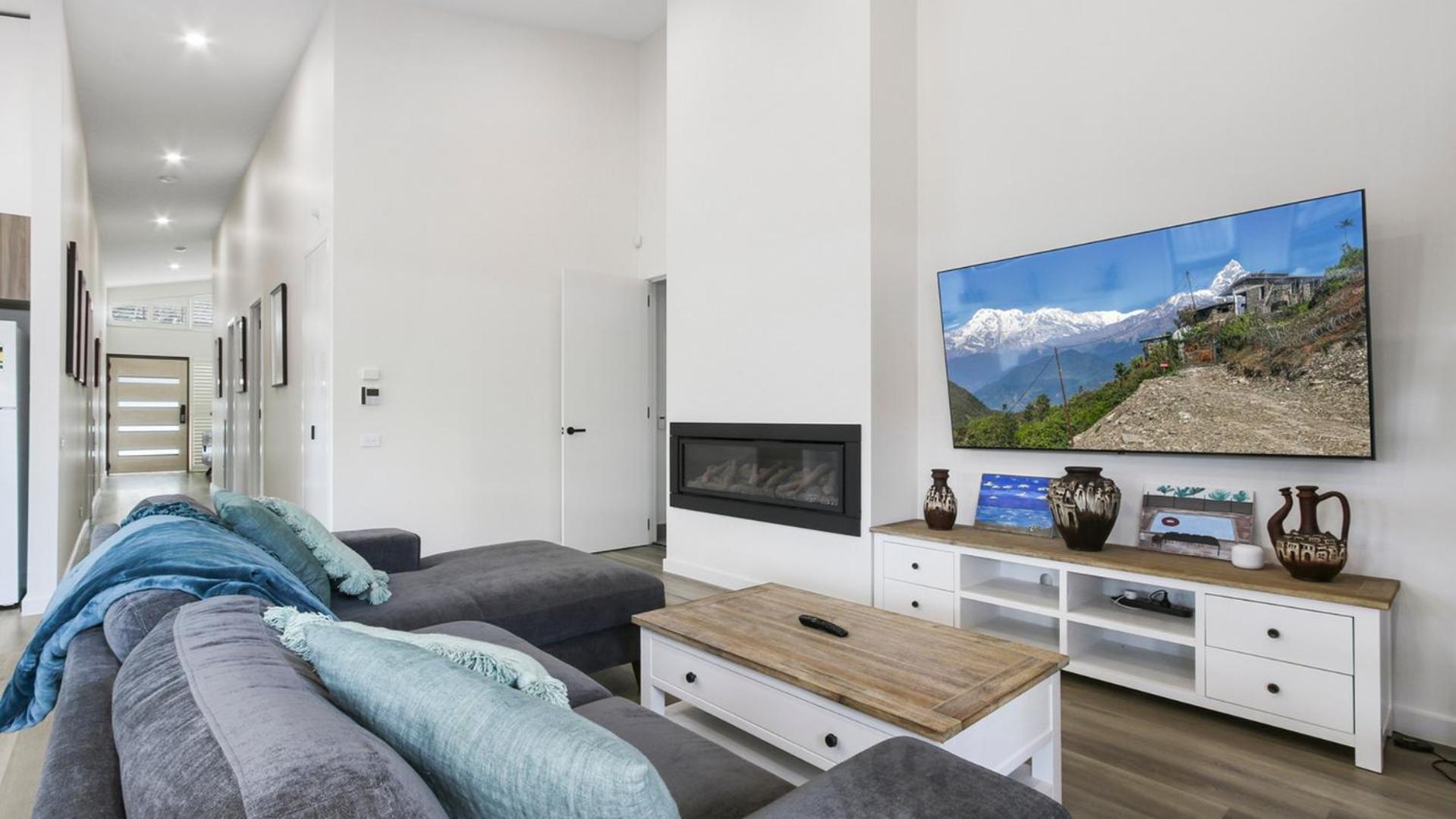 Villa Marina - Modern Waterfront Escape