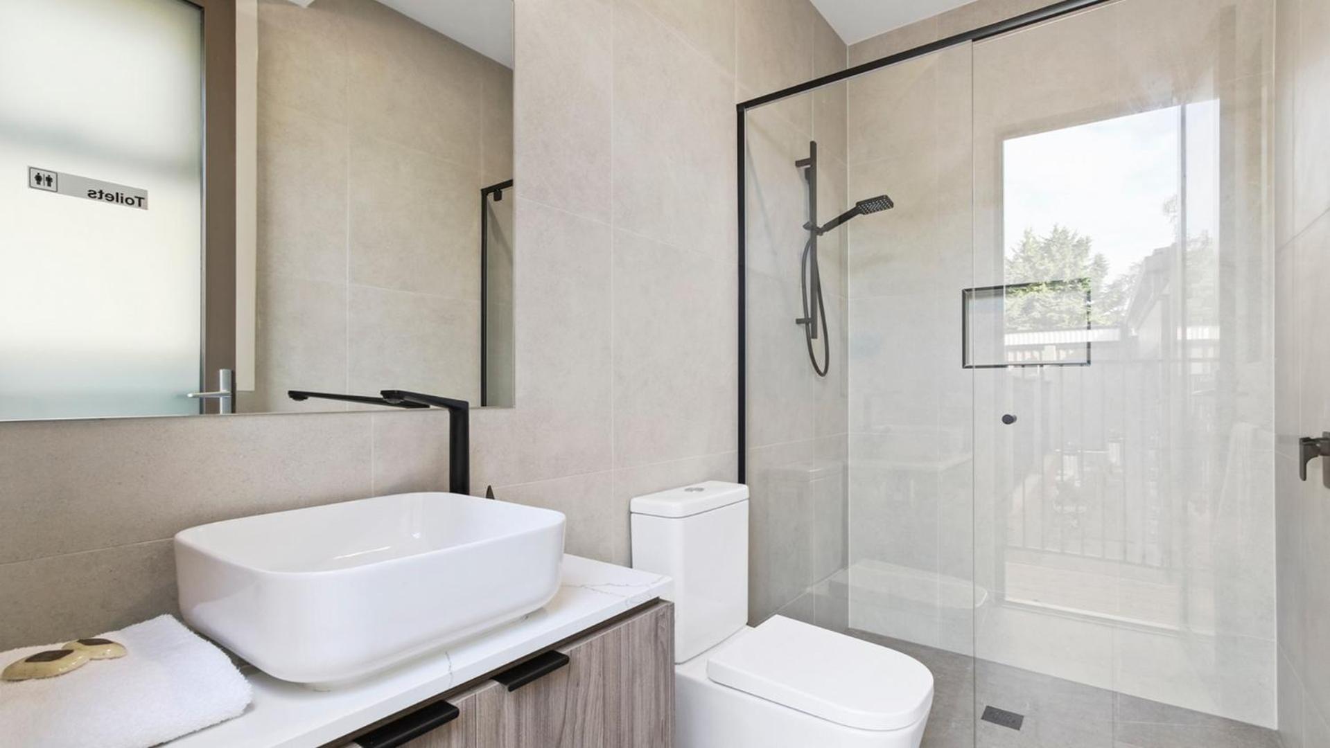 Villa Marina - Modern Waterfront Escape