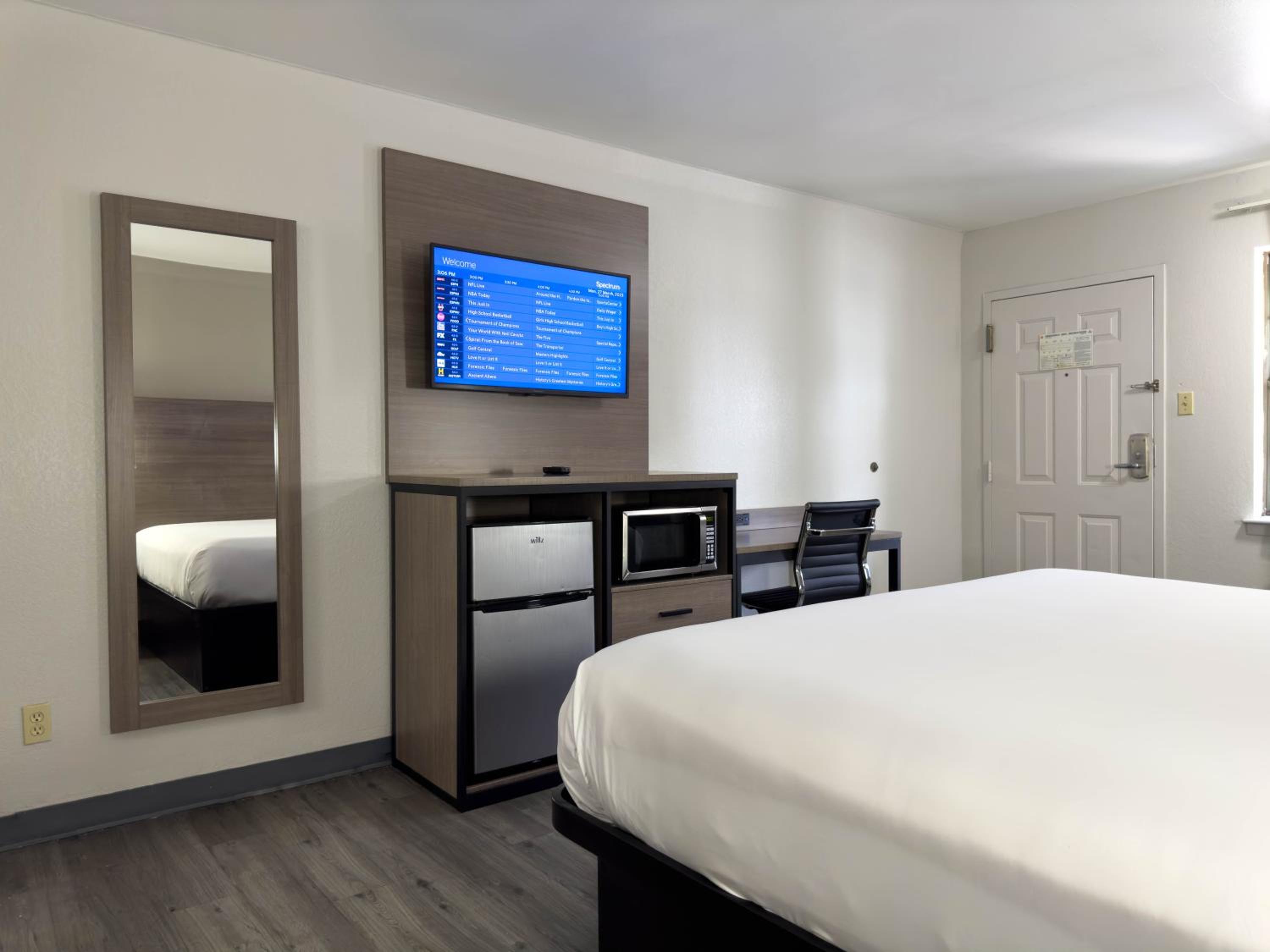 Americas Best Value Inn Austin 3