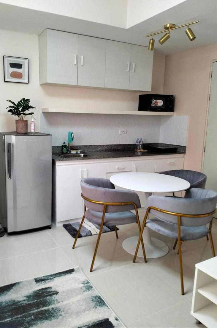 Cozy 2BR corner unit in a prime location, your perfect city home view 2