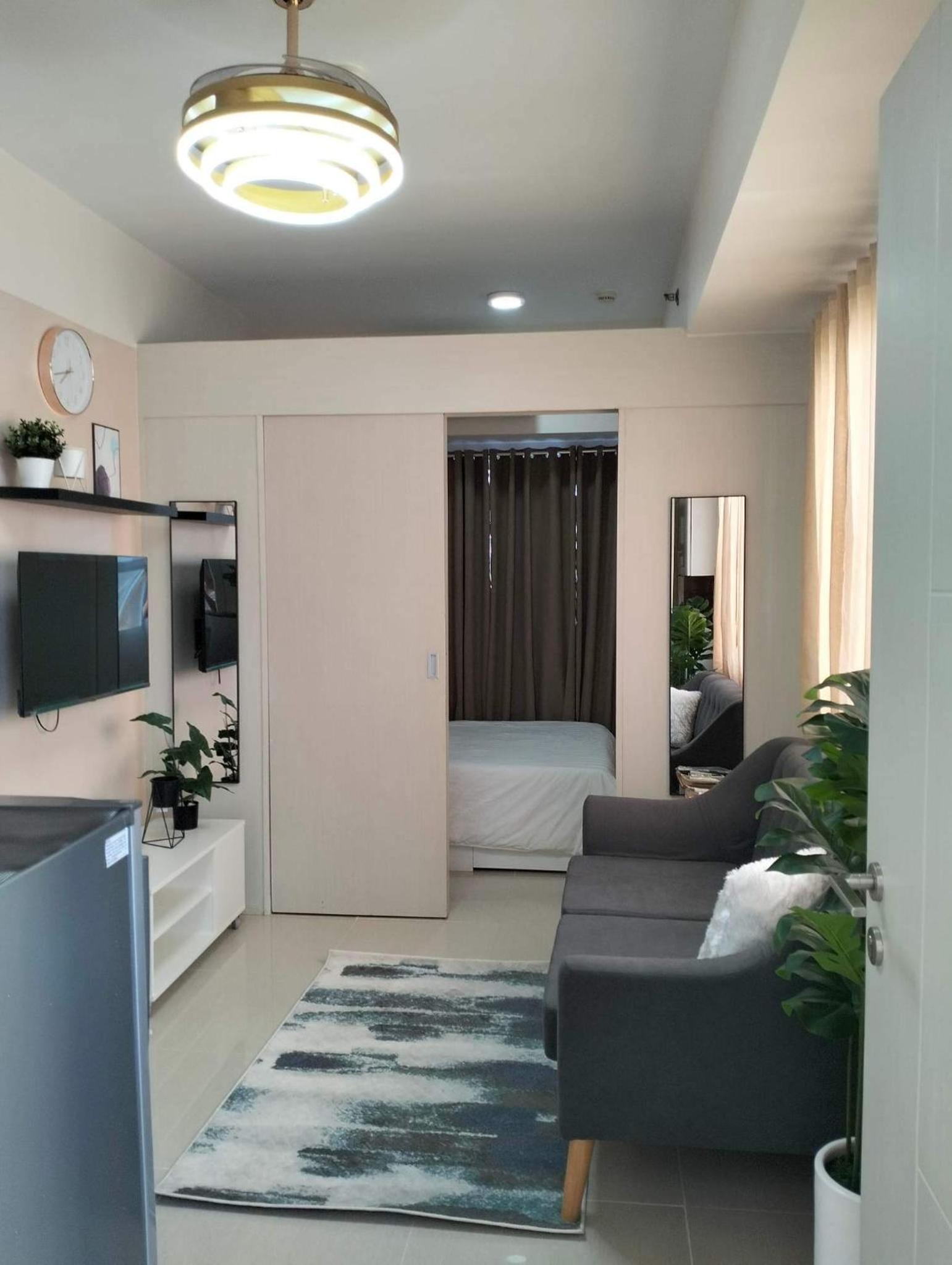 Cozy 2BR corner unit in a prime location, your perfect city home view 3