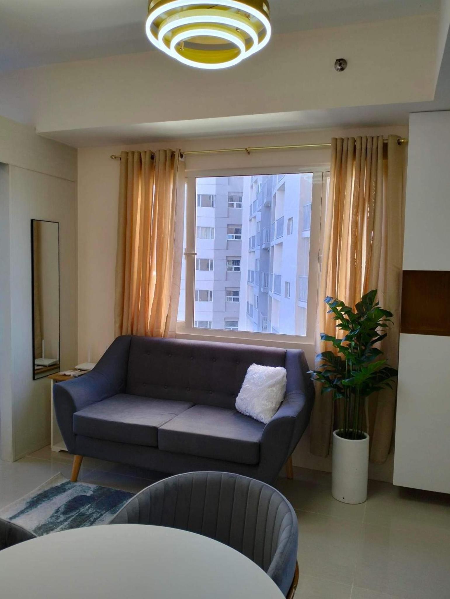 Cozy 2BR corner unit in a prime location, your perfect city home view 4