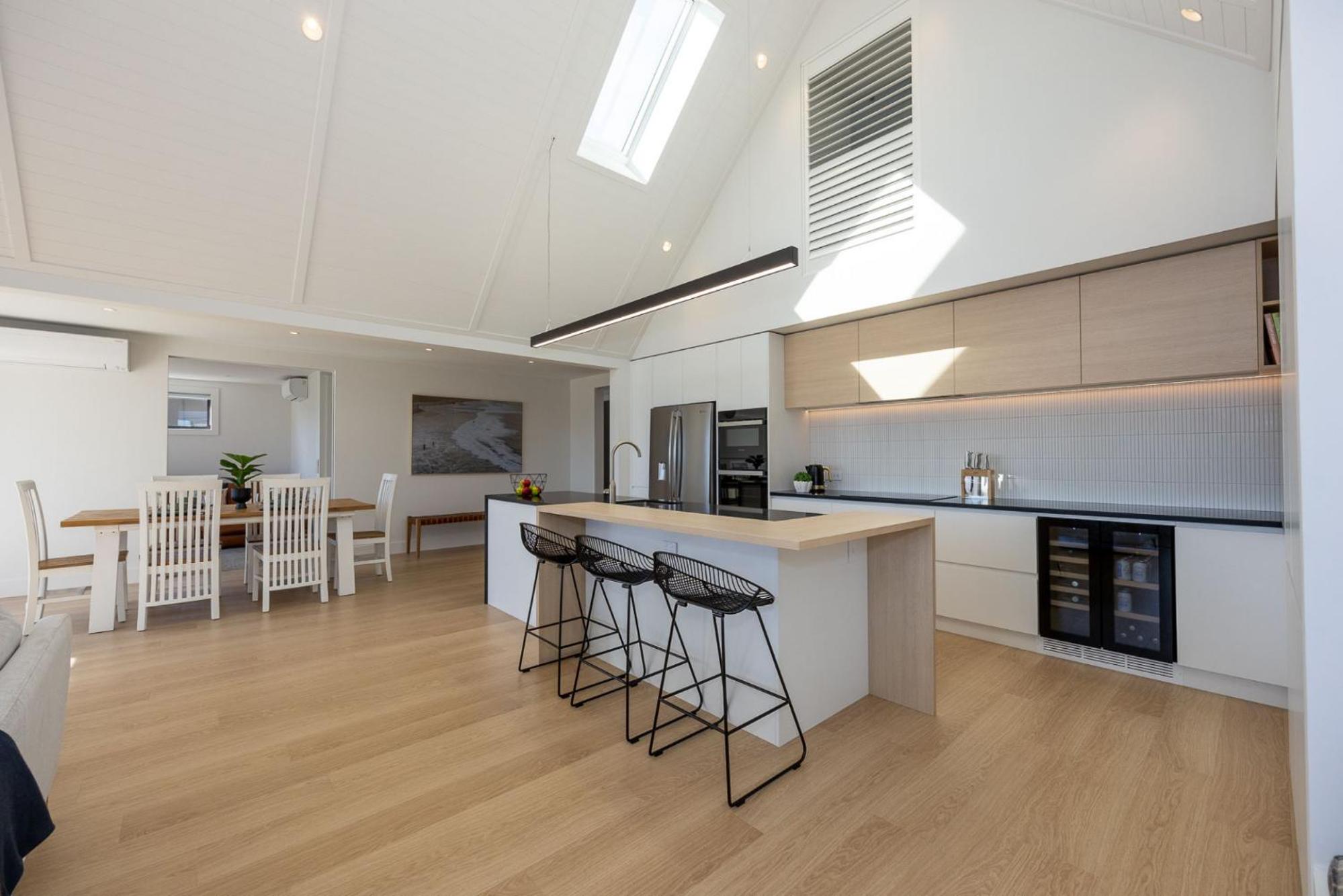 Miharo Wanaka Retreat | Spa, BBQ & Mountain Views