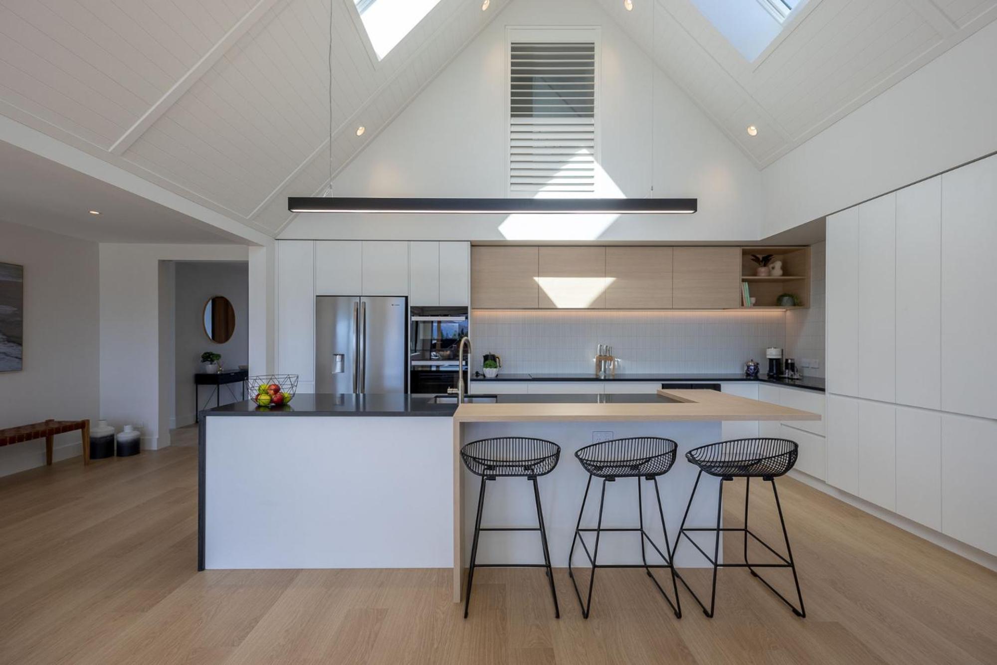 Miharo Wanaka Retreat | Spa, BBQ & Mountain Views