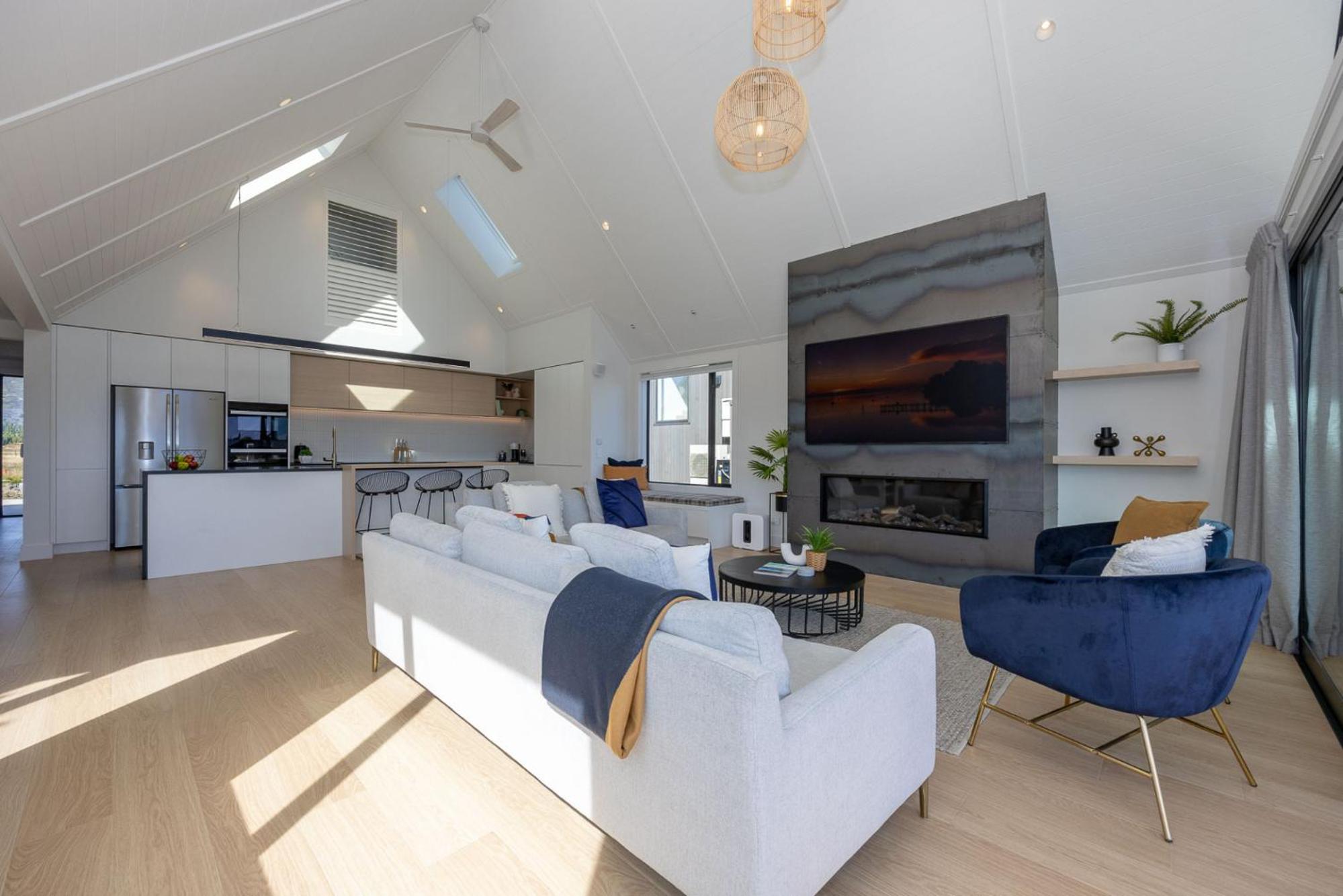 Miharo Wanaka Retreat | Spa, BBQ & Mountain Views