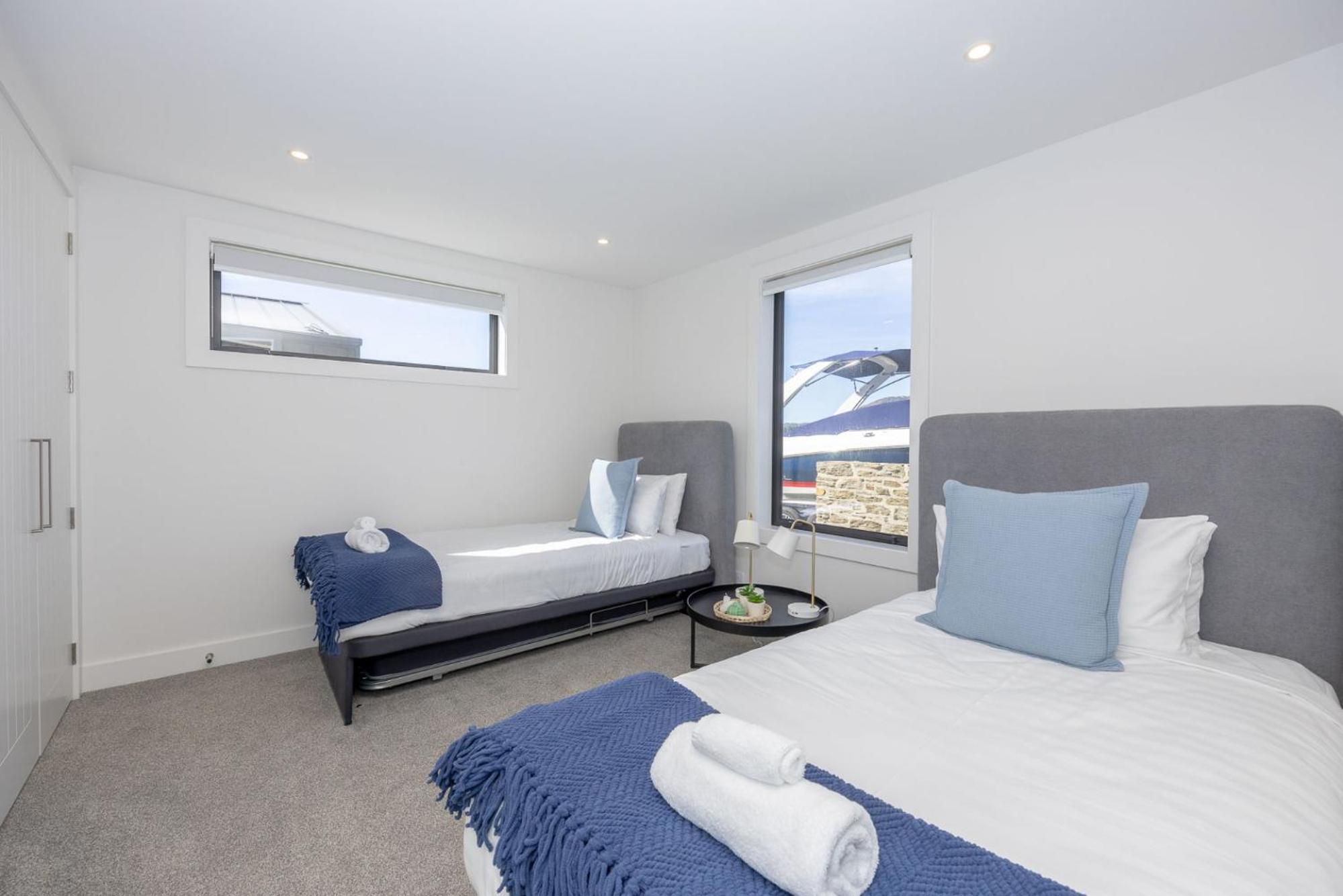 Miharo Wanaka Retreat | Spa, BBQ & Mountain Views