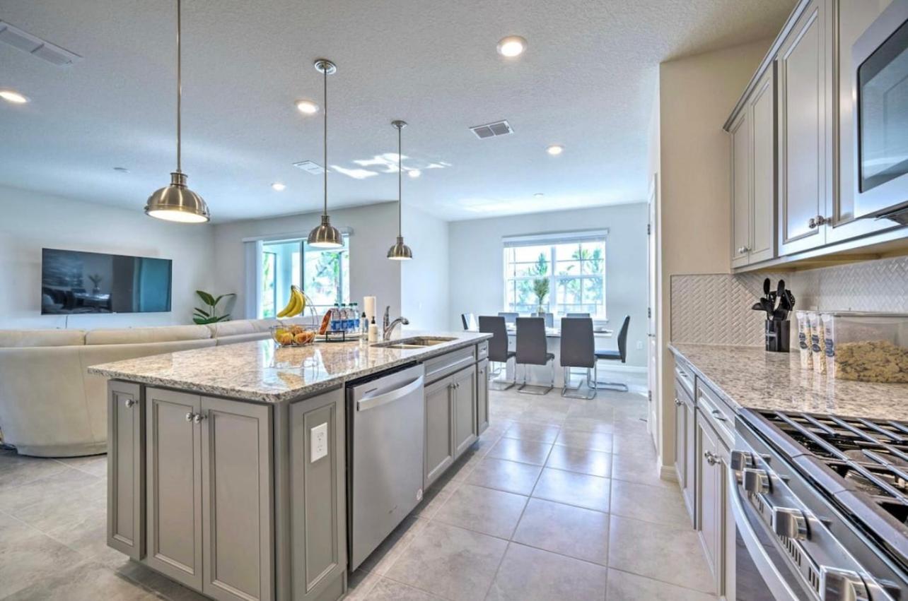 5 Bedroom Private Pool Home 15 Min to Disney World, Davenport