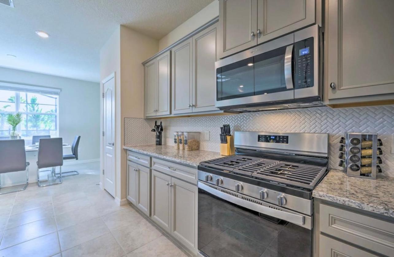 5 Bedroom Private Pool Home 15 Min to Disney World, Davenport